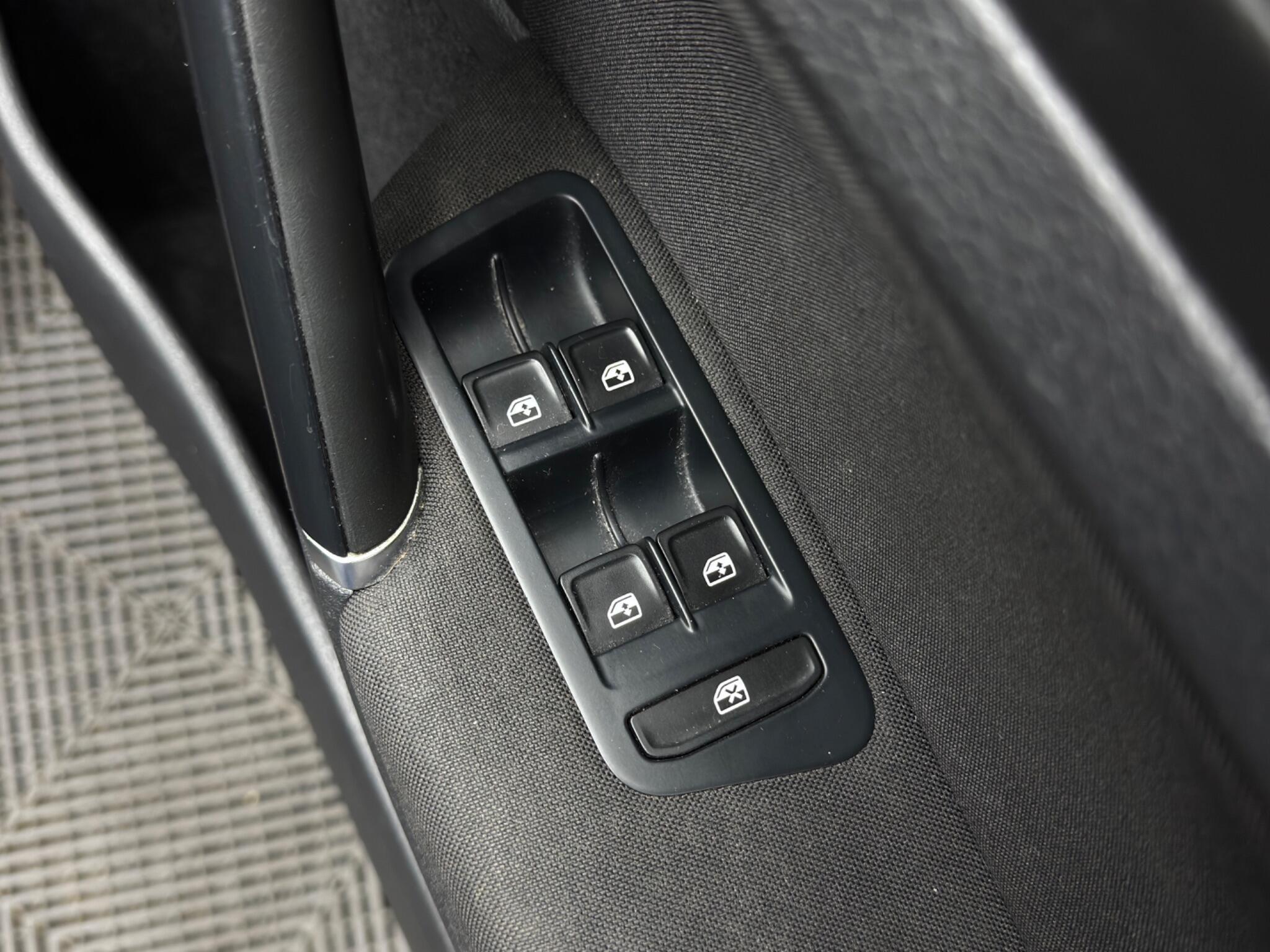 Volkswagen Golf - Image 41