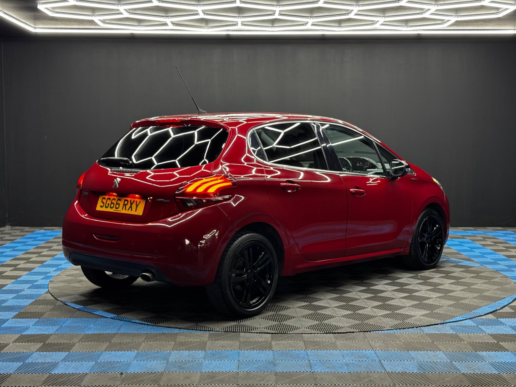 Peugeot 208 - Image 5