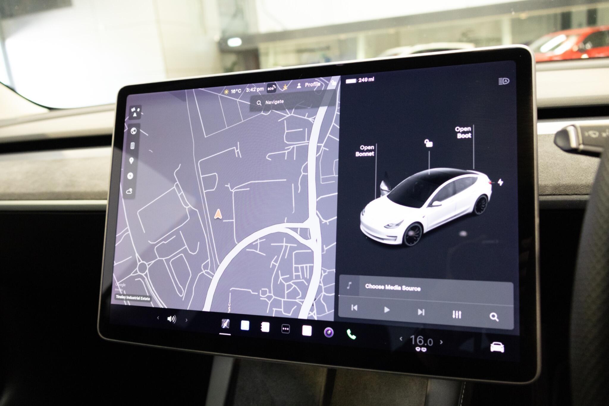 Tesla Model 3 - Image 10