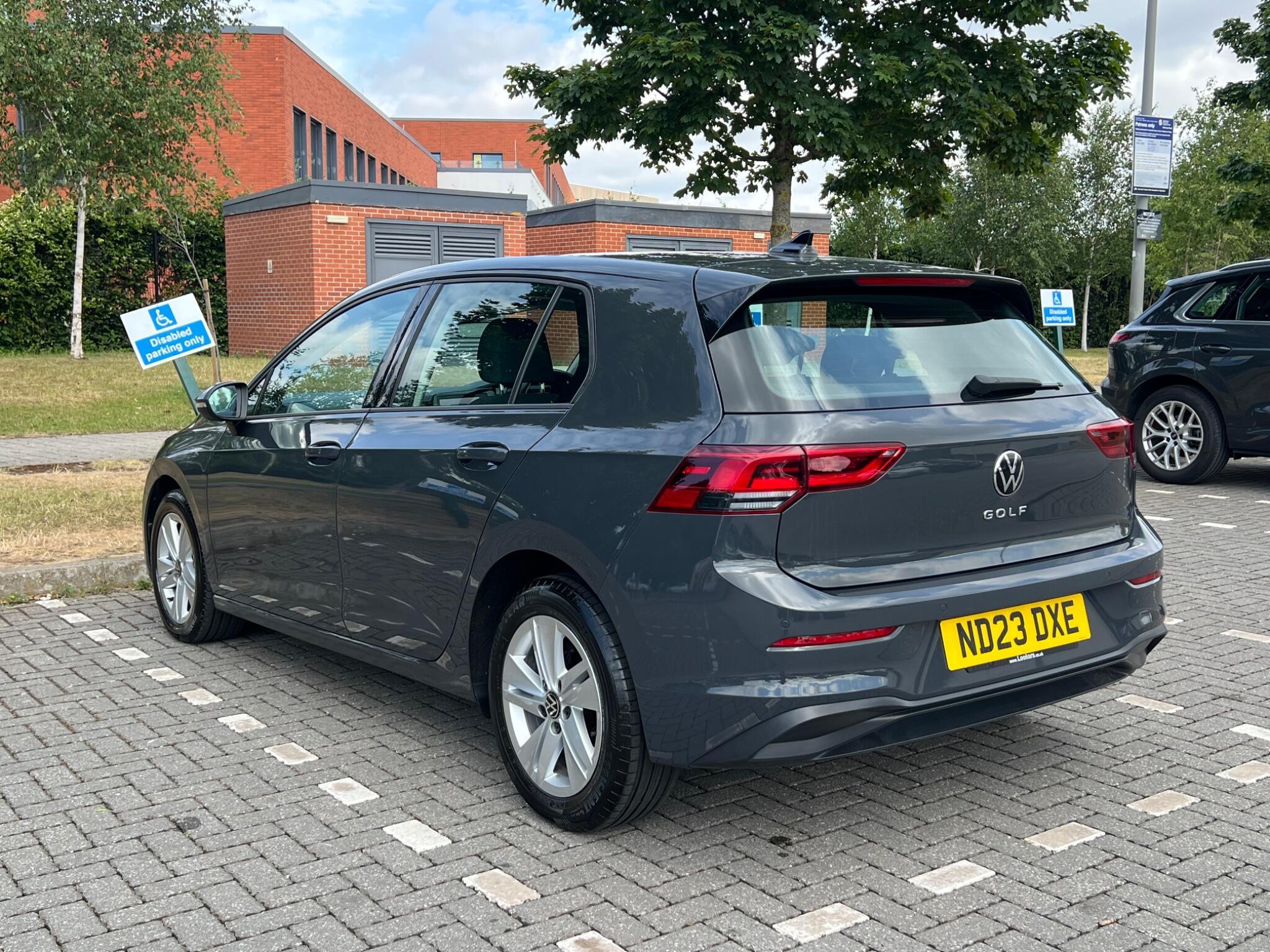 Volkswagen Golf - Image 4