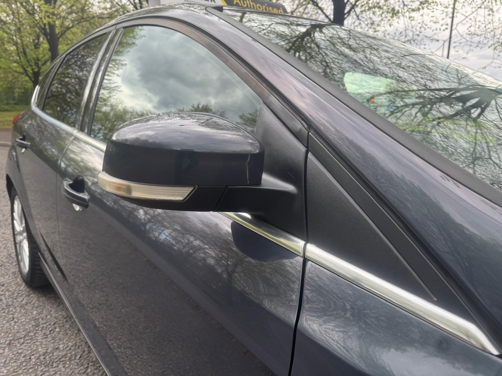 Ford Focus - Image 36