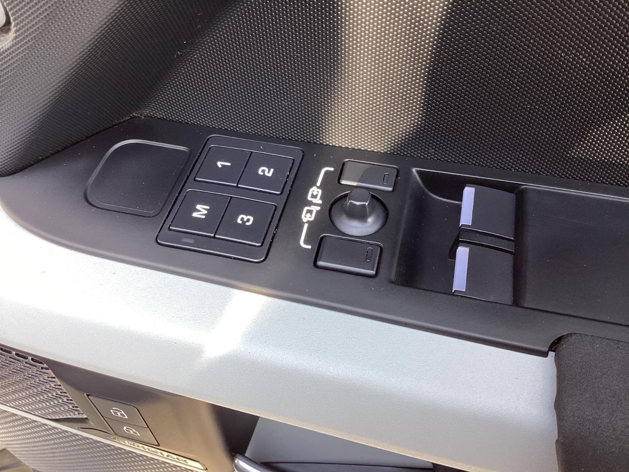 Land Rover Defender 110 - Image 19