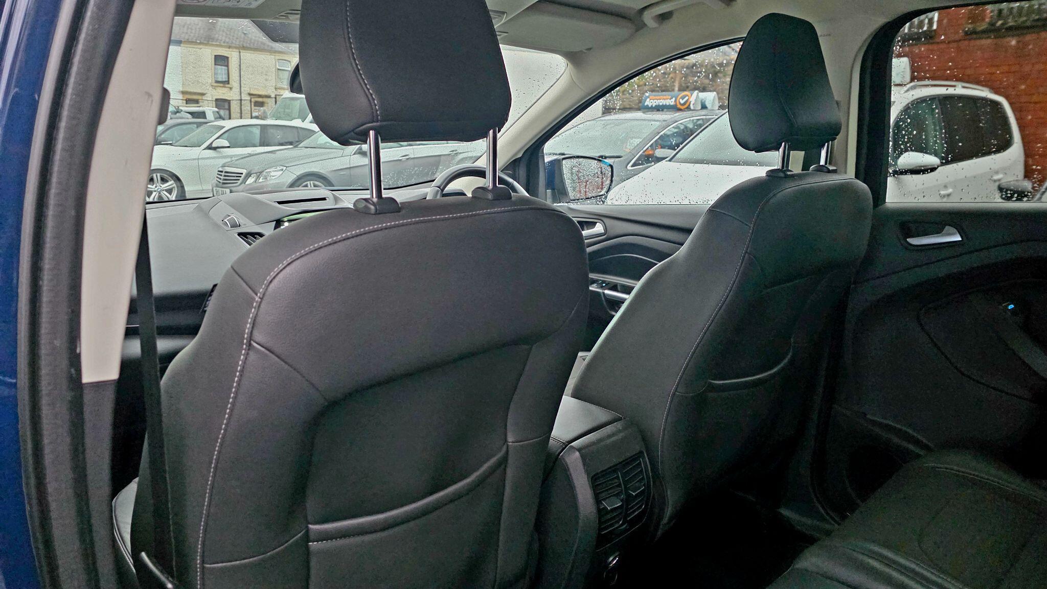 Ford Kuga - Image 18