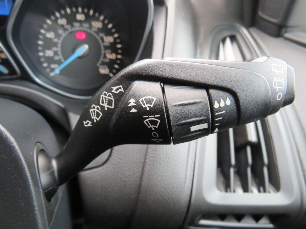 Ford Focus - Image 20