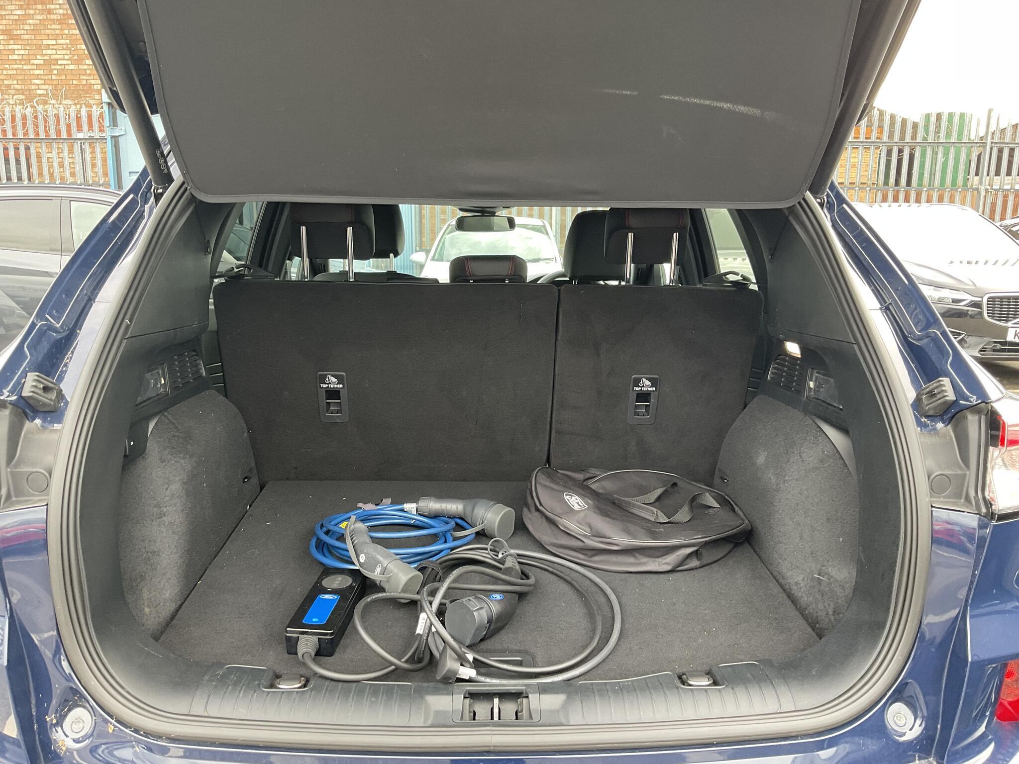 Ford Kuga - Image 20