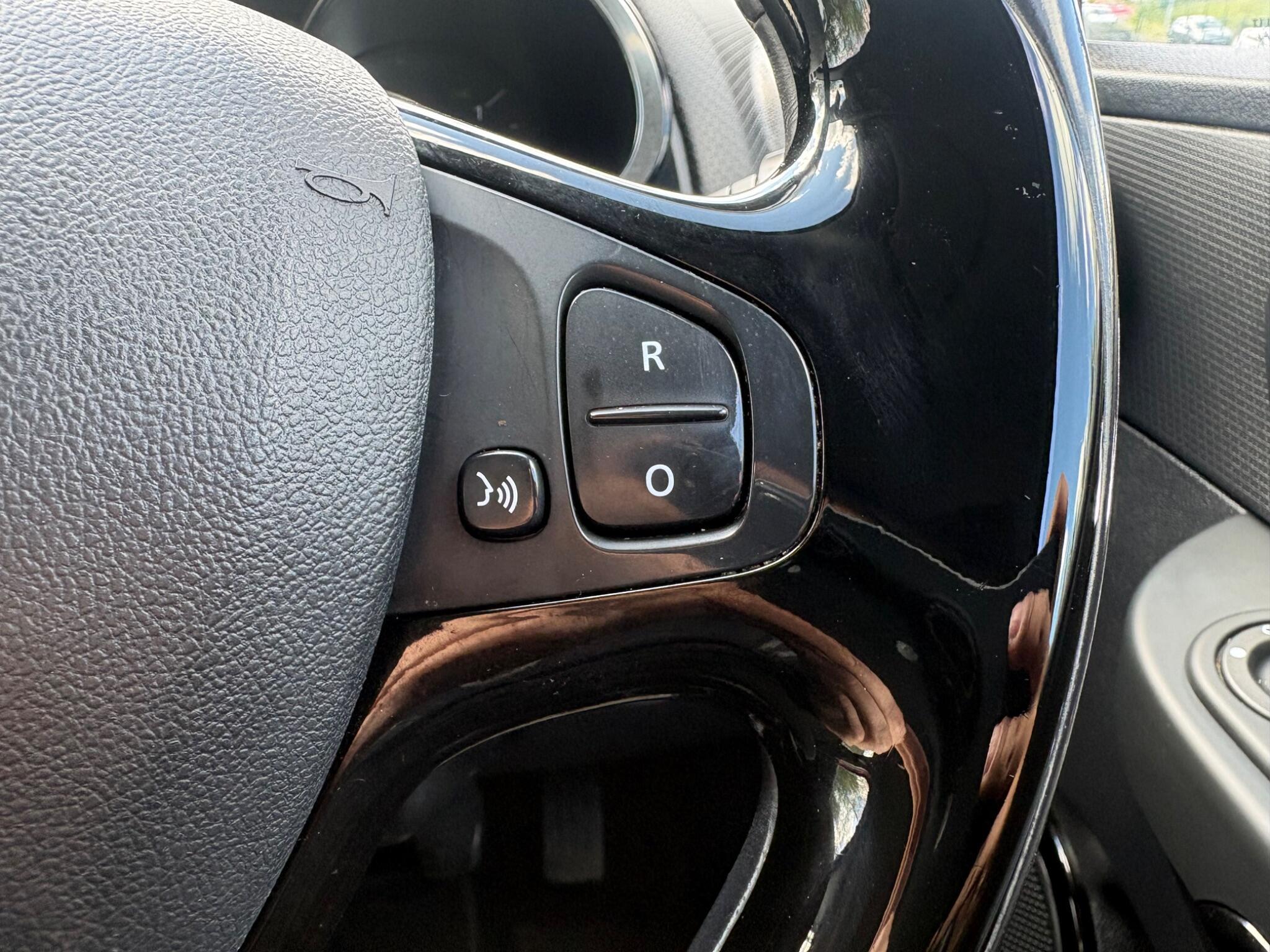 Renault Clio - Image 28