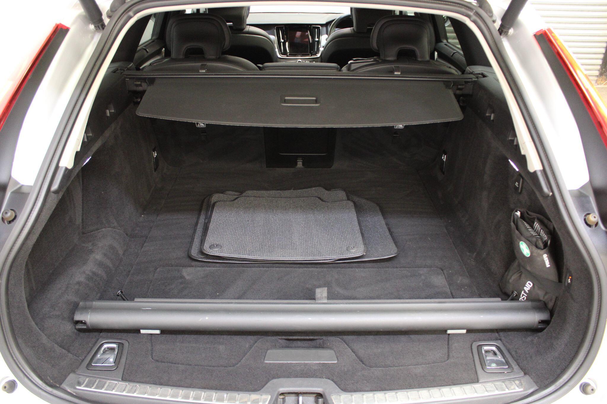 Volvo V90 CROSS COUNTRY - Image 15