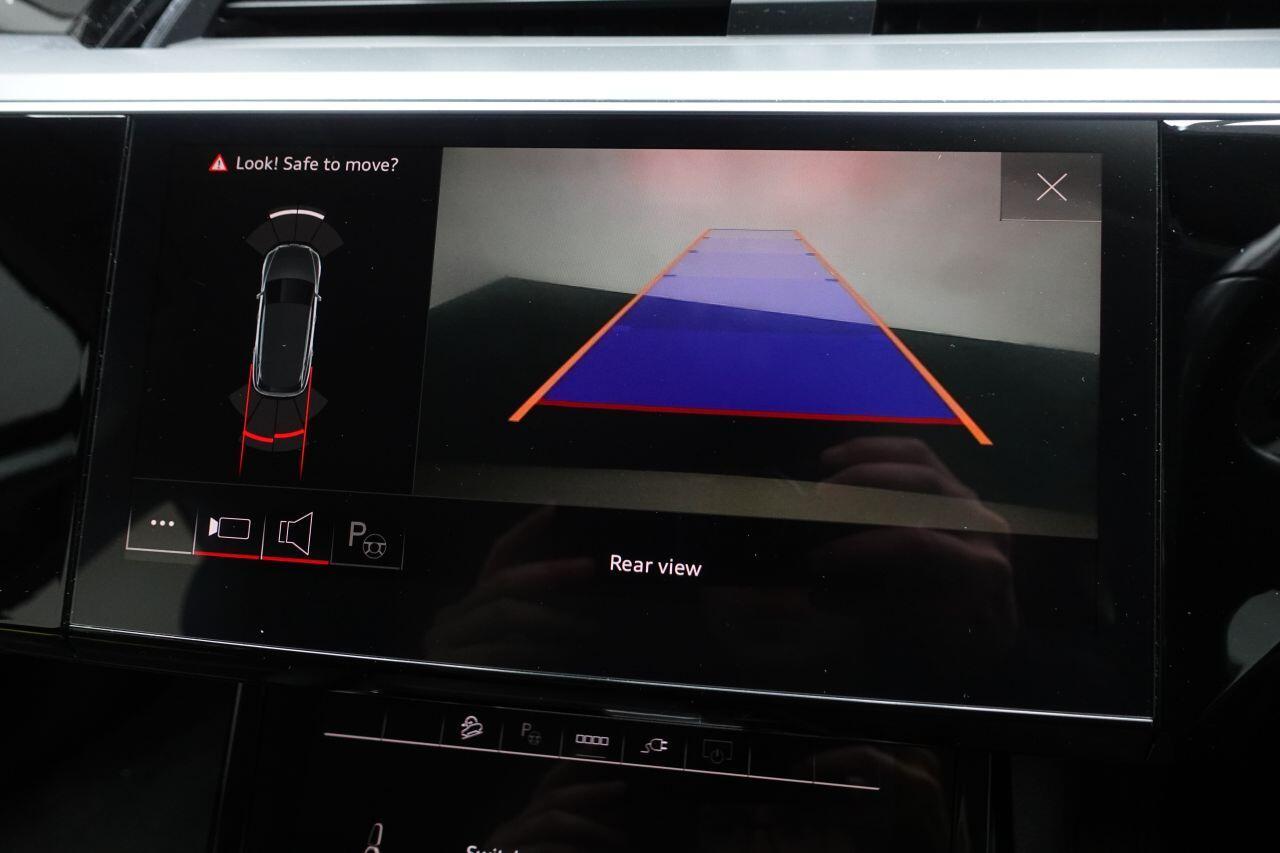 Audi E-Tron - Image 27