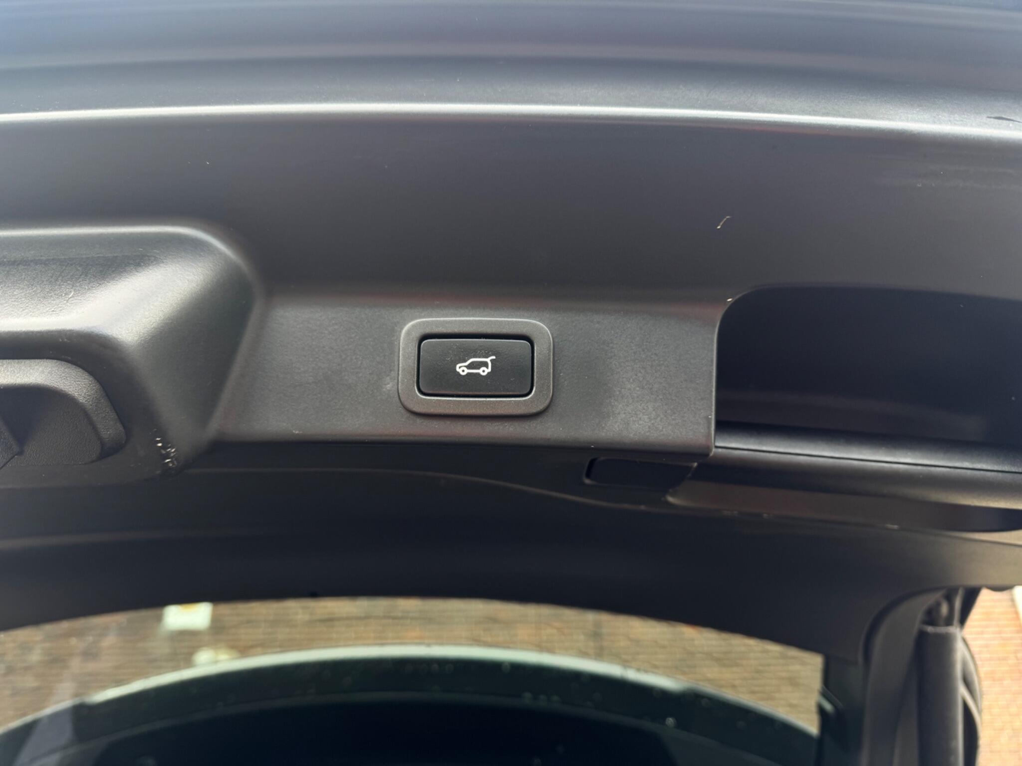 Jaguar F-Pace - Image 28