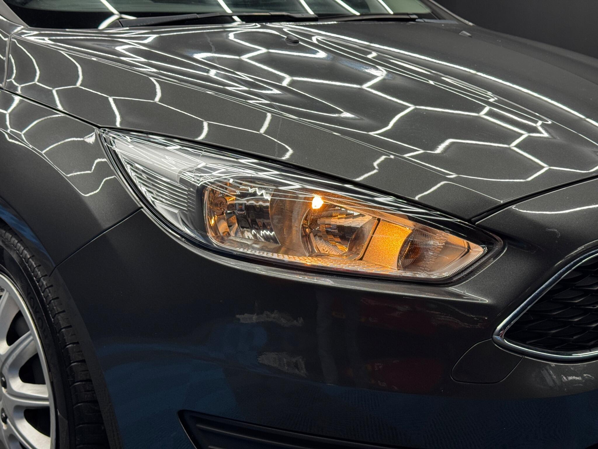 Ford Focus - Image 43