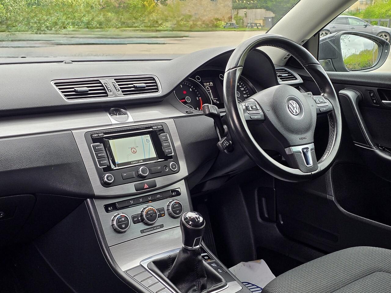 Volkswagen Passat - Image 2