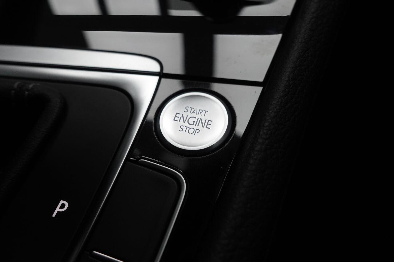 Volkswagen Golf - Image 32