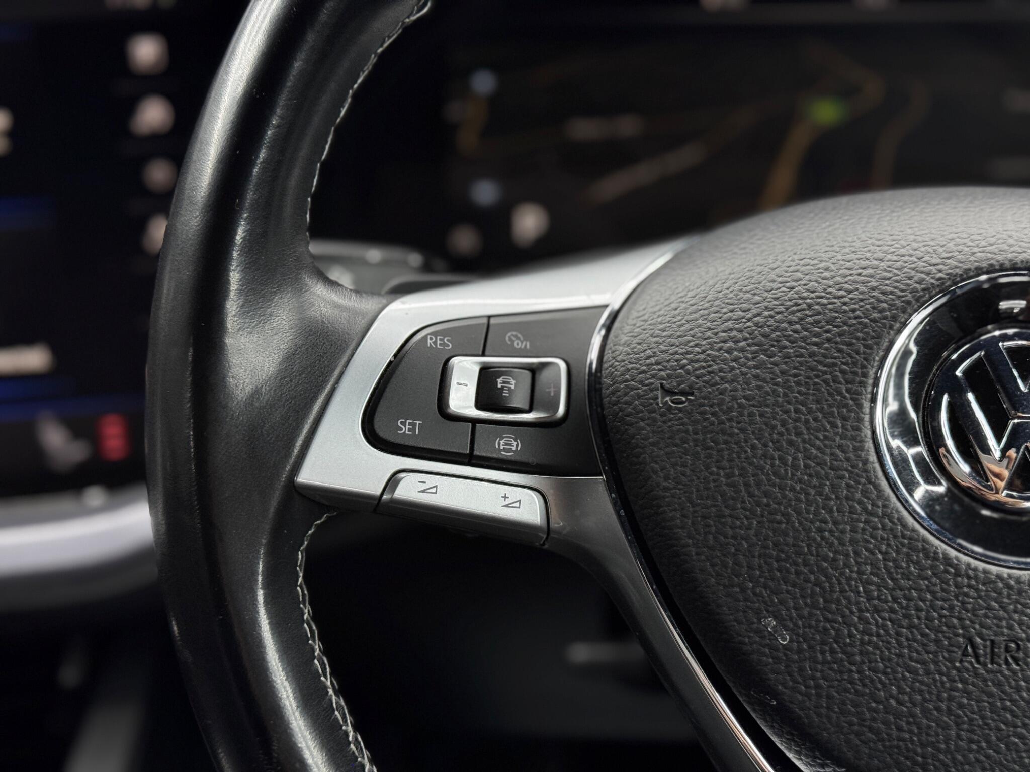 Volkswagen Touareg - Image 20
