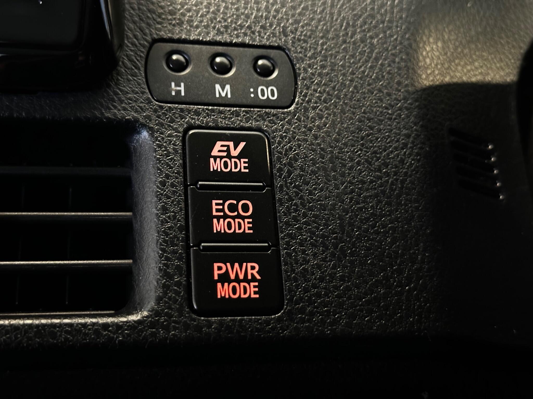 Toyota Noah - Image 34