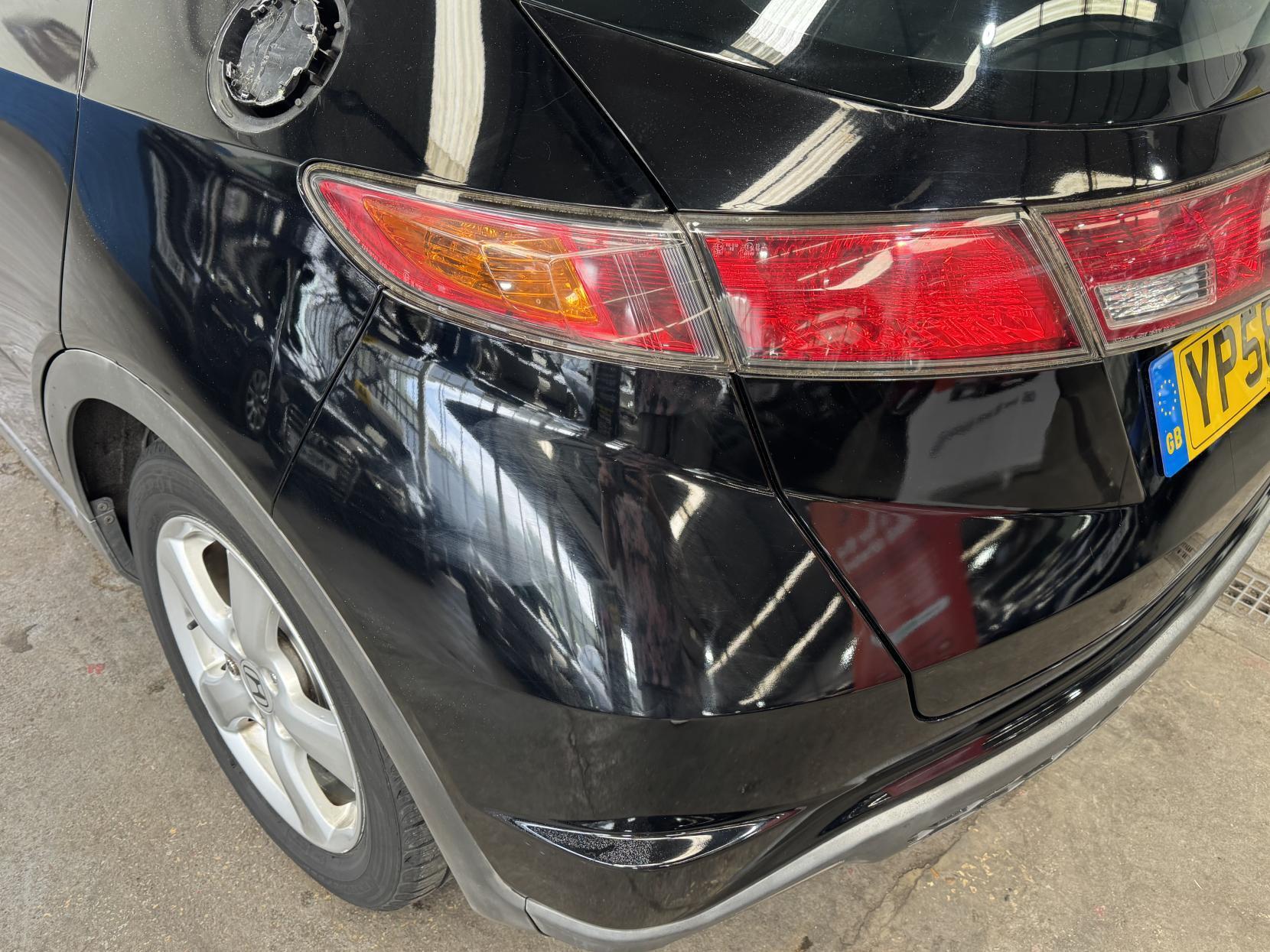 Honda Civic - Image 10