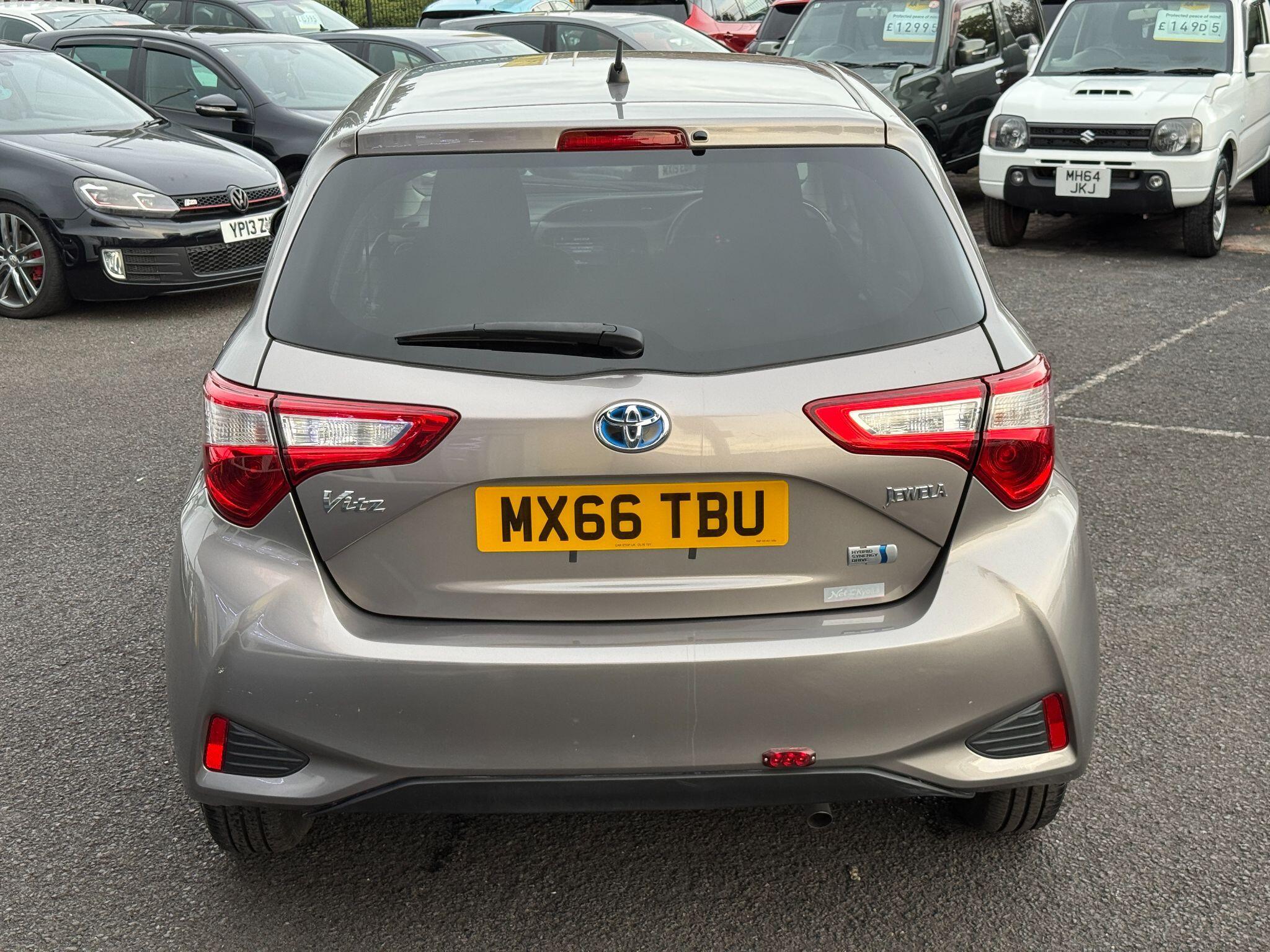 Toyota VITZ - Image 17