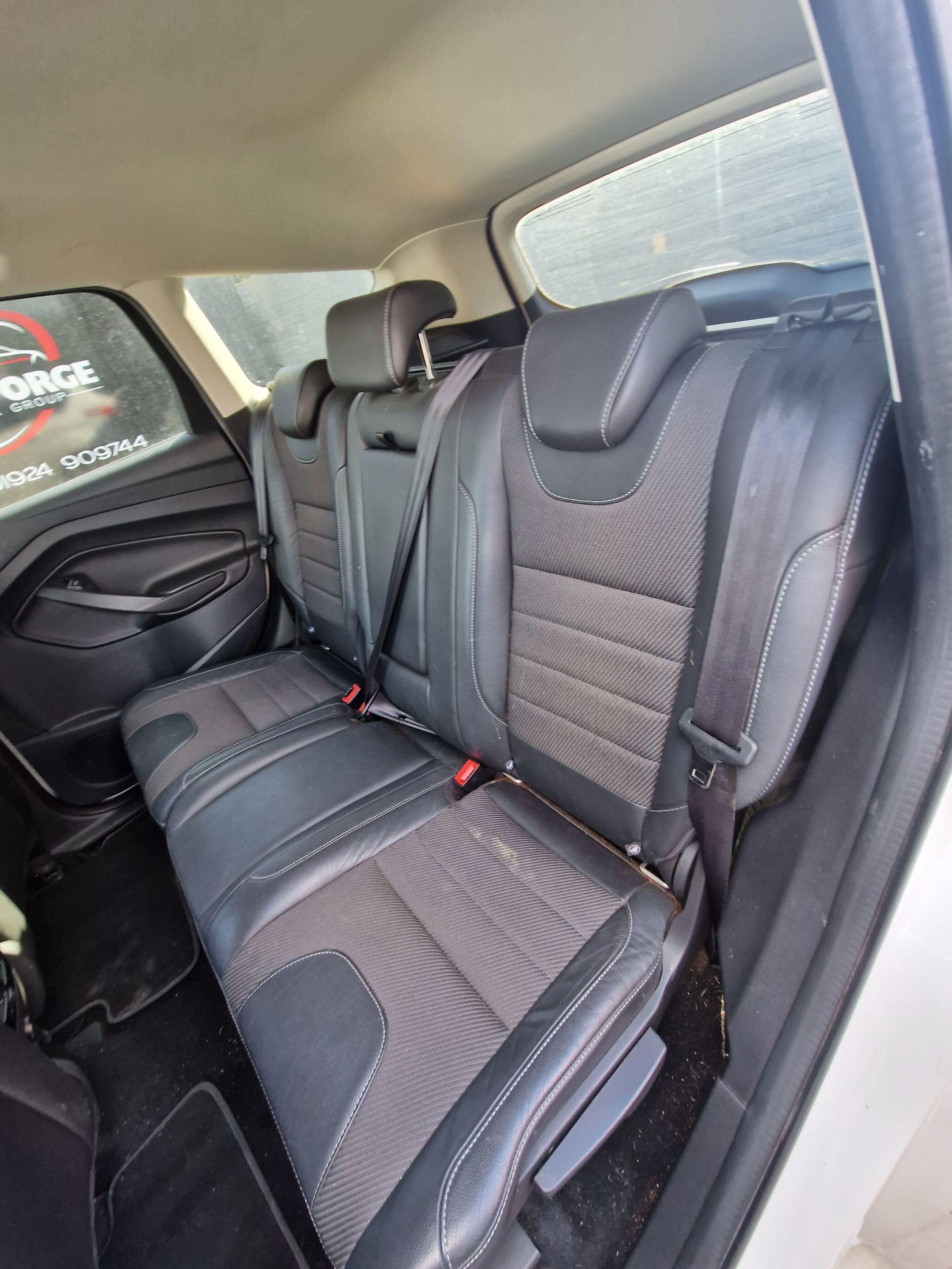 Ford Kuga - Image 38