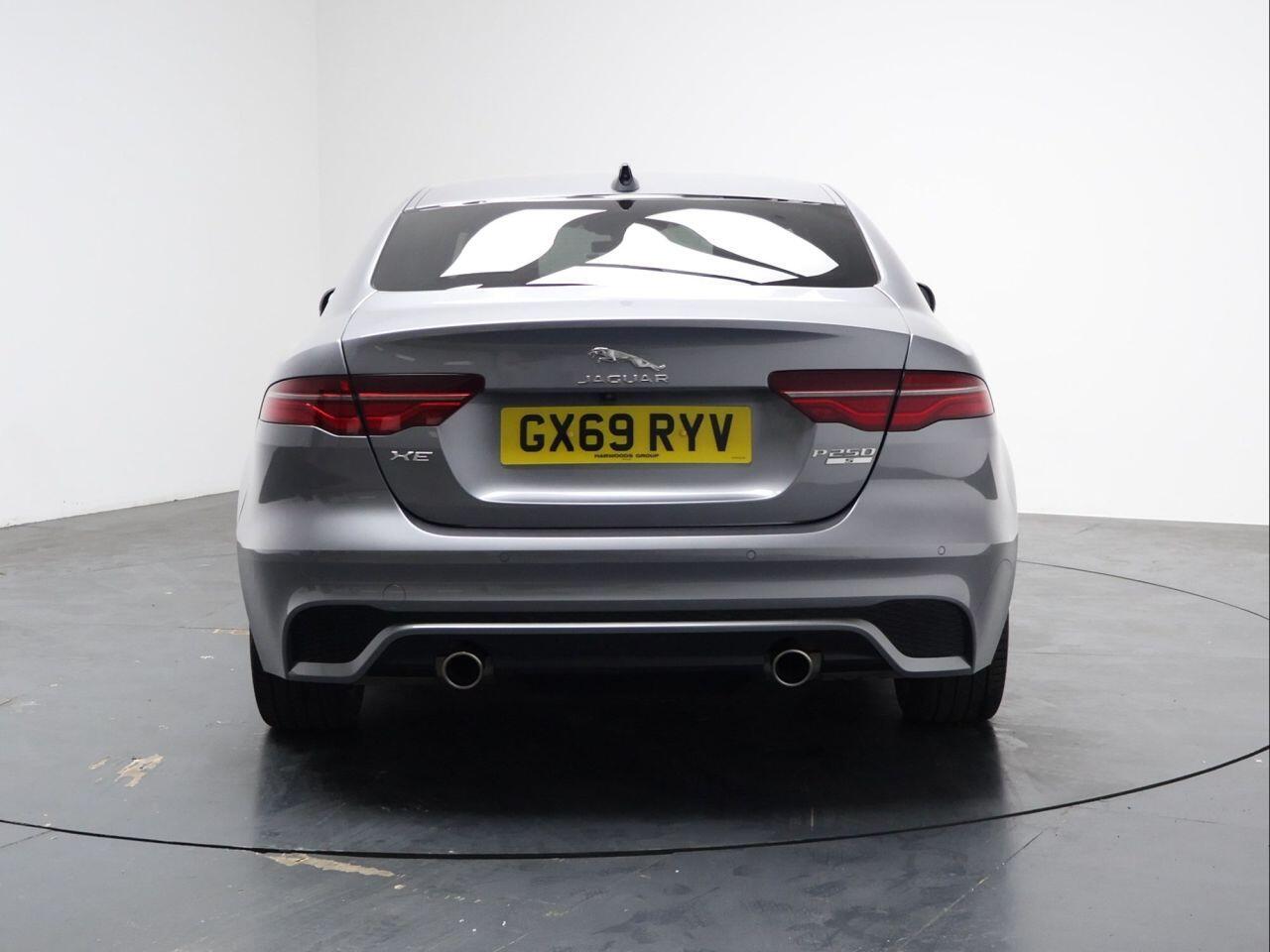 Jaguar XE - Image 11