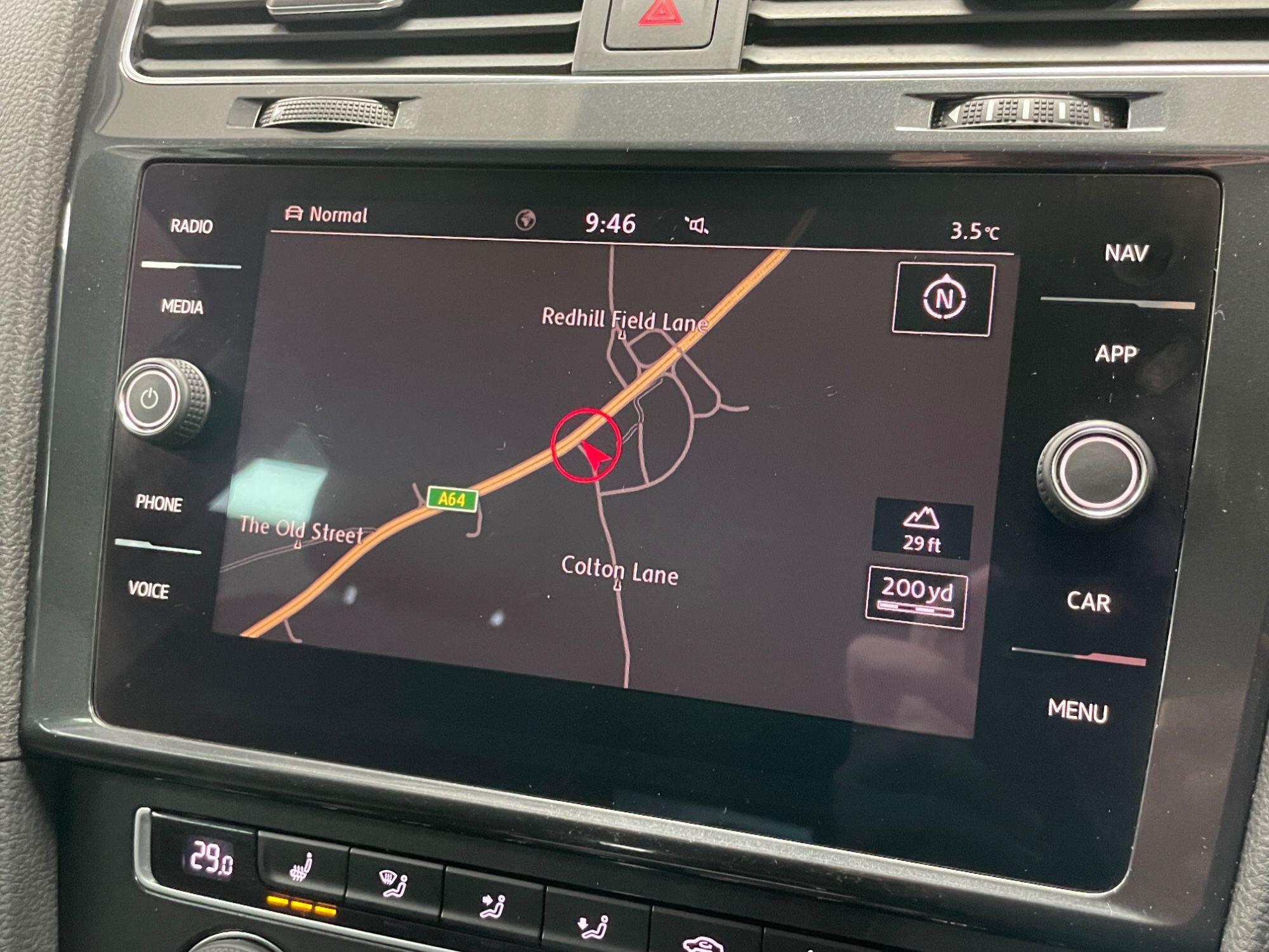 Volkswagen Golf - Image 40