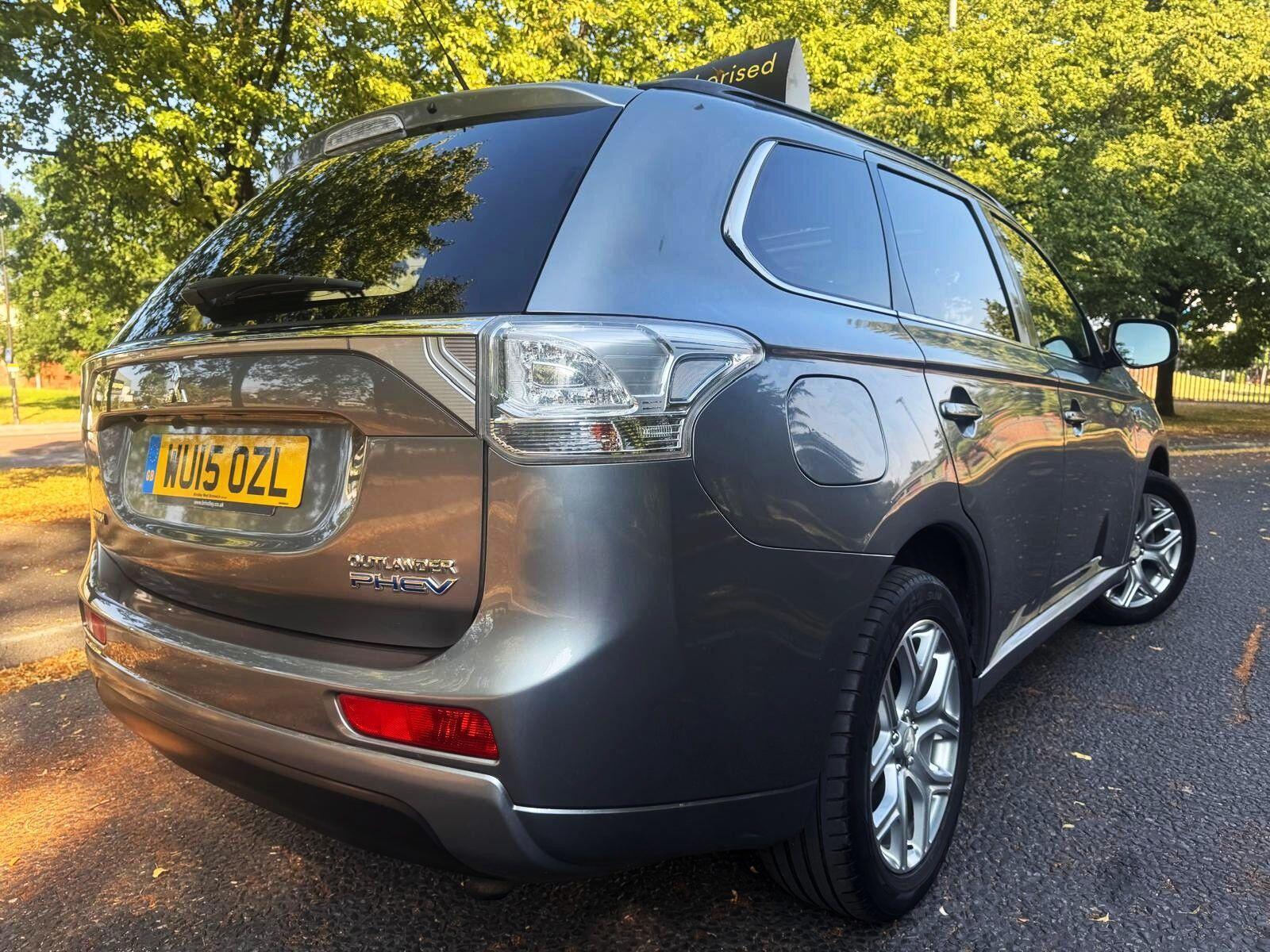 Mitsubishi Outlander - Image 12