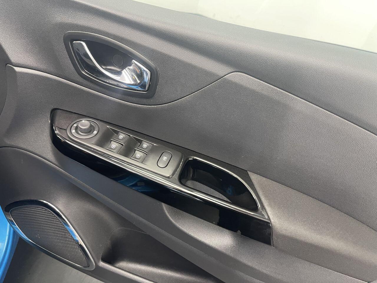 Renault Captur - Image 18