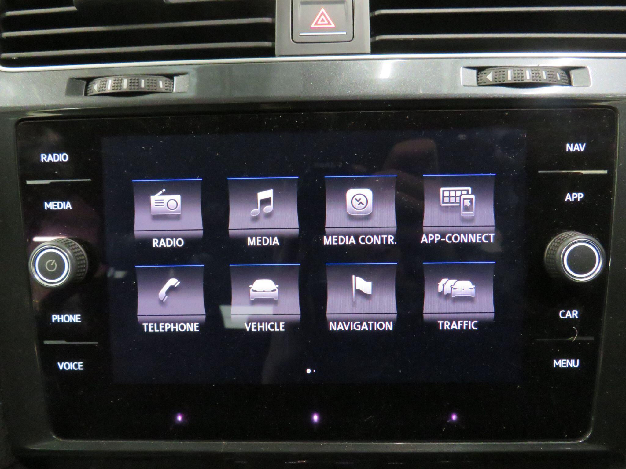 Volkswagen Golf - Image 20