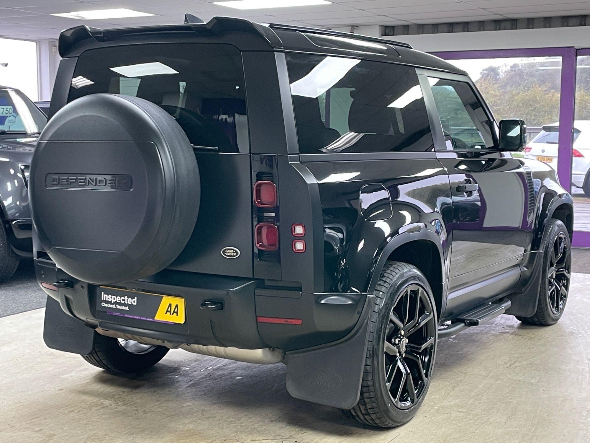 Land Rover Defender - Image 10