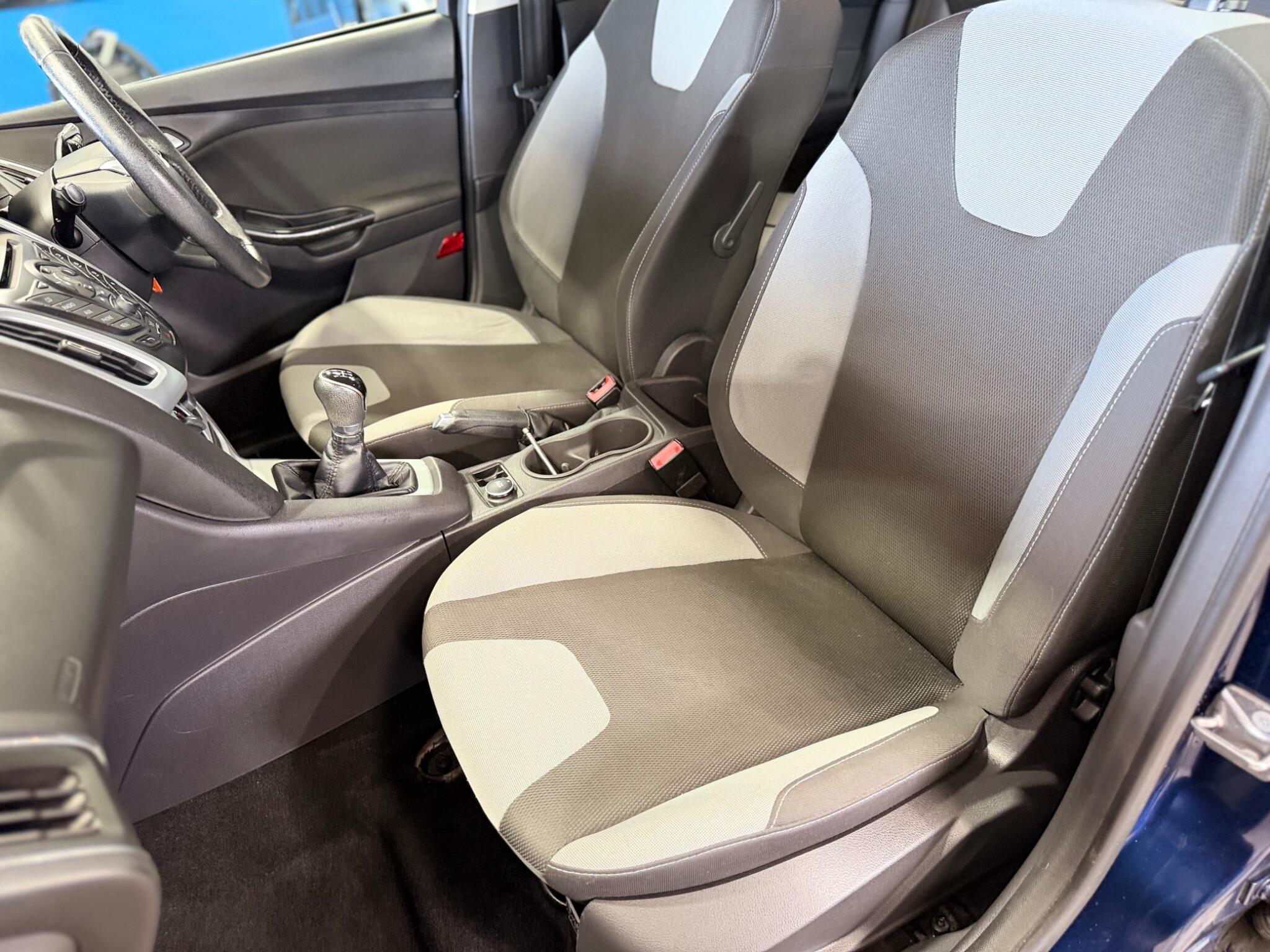 Ford Focus - Image 31