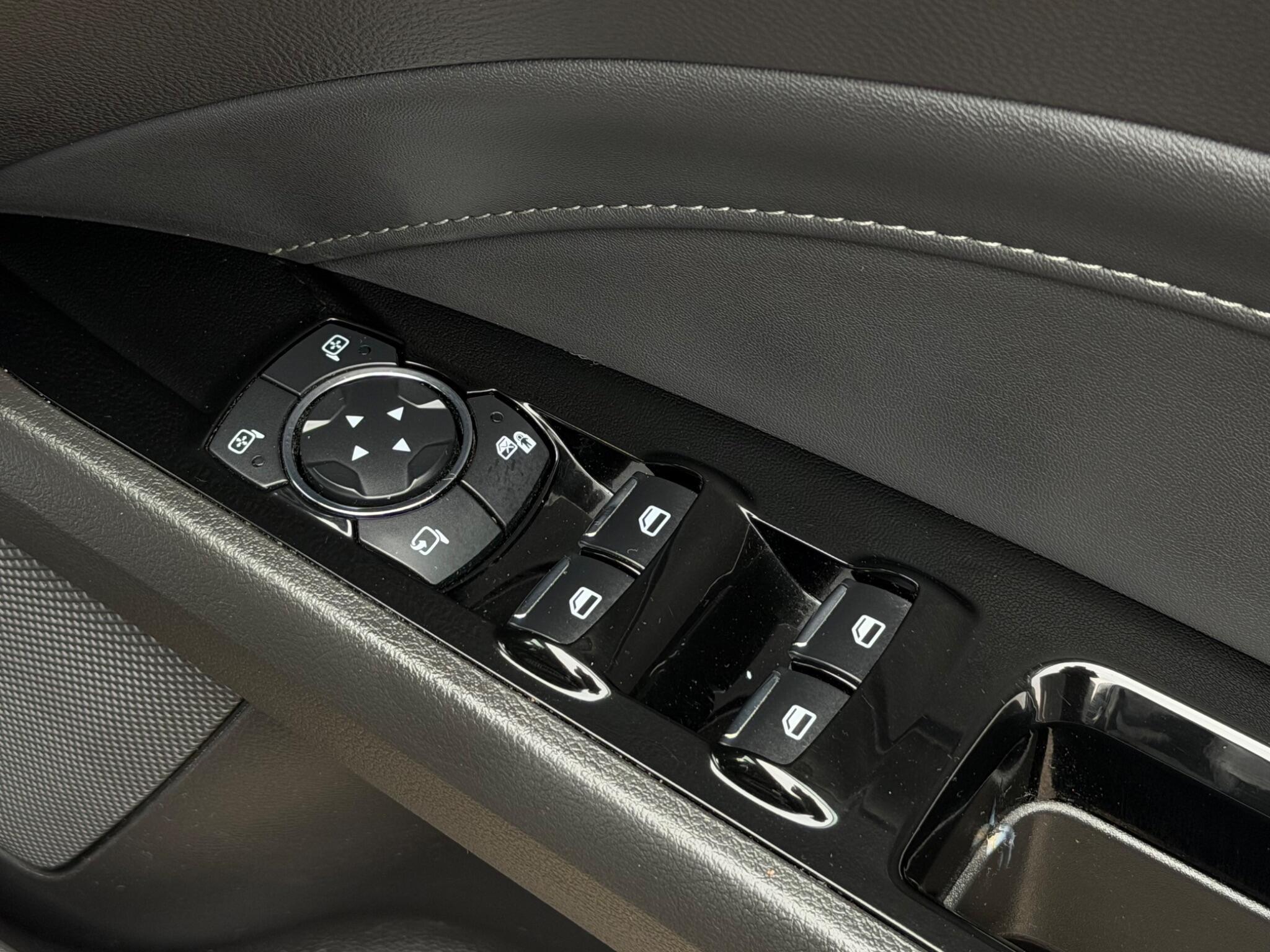 Ford Mondeo - Image 17