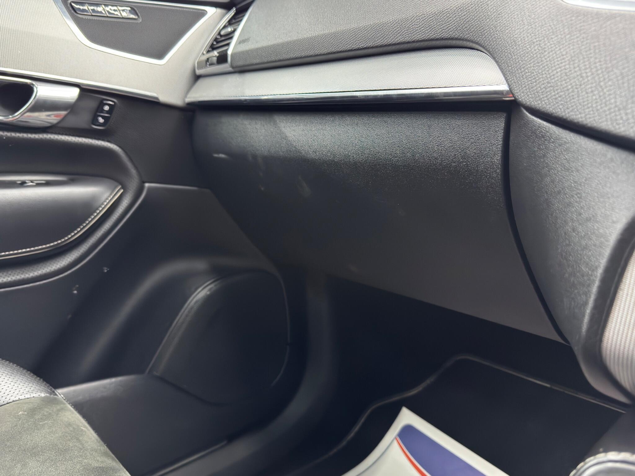 Volvo XC90 - Image 35