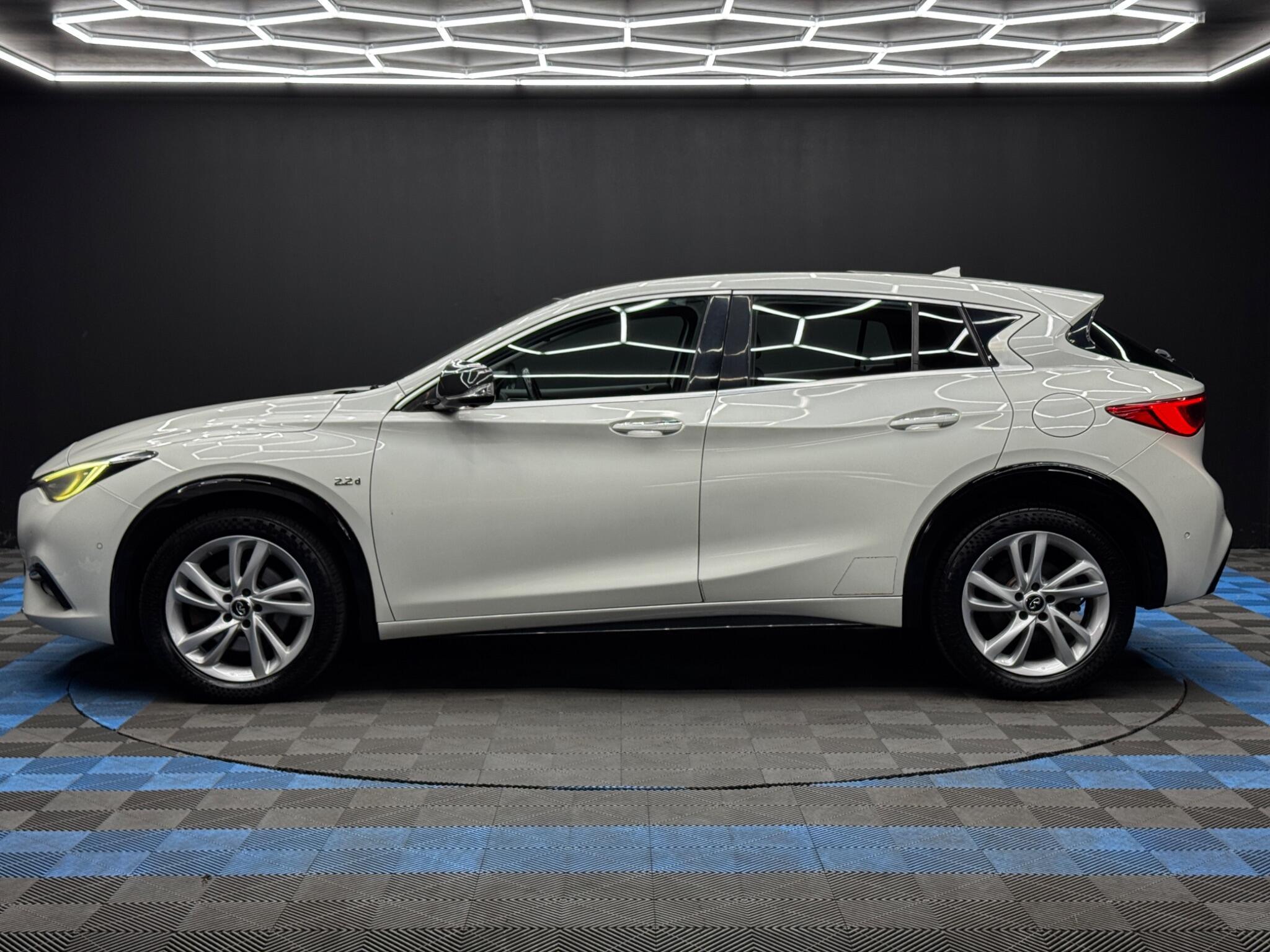 Infiniti Q30 - Image 8