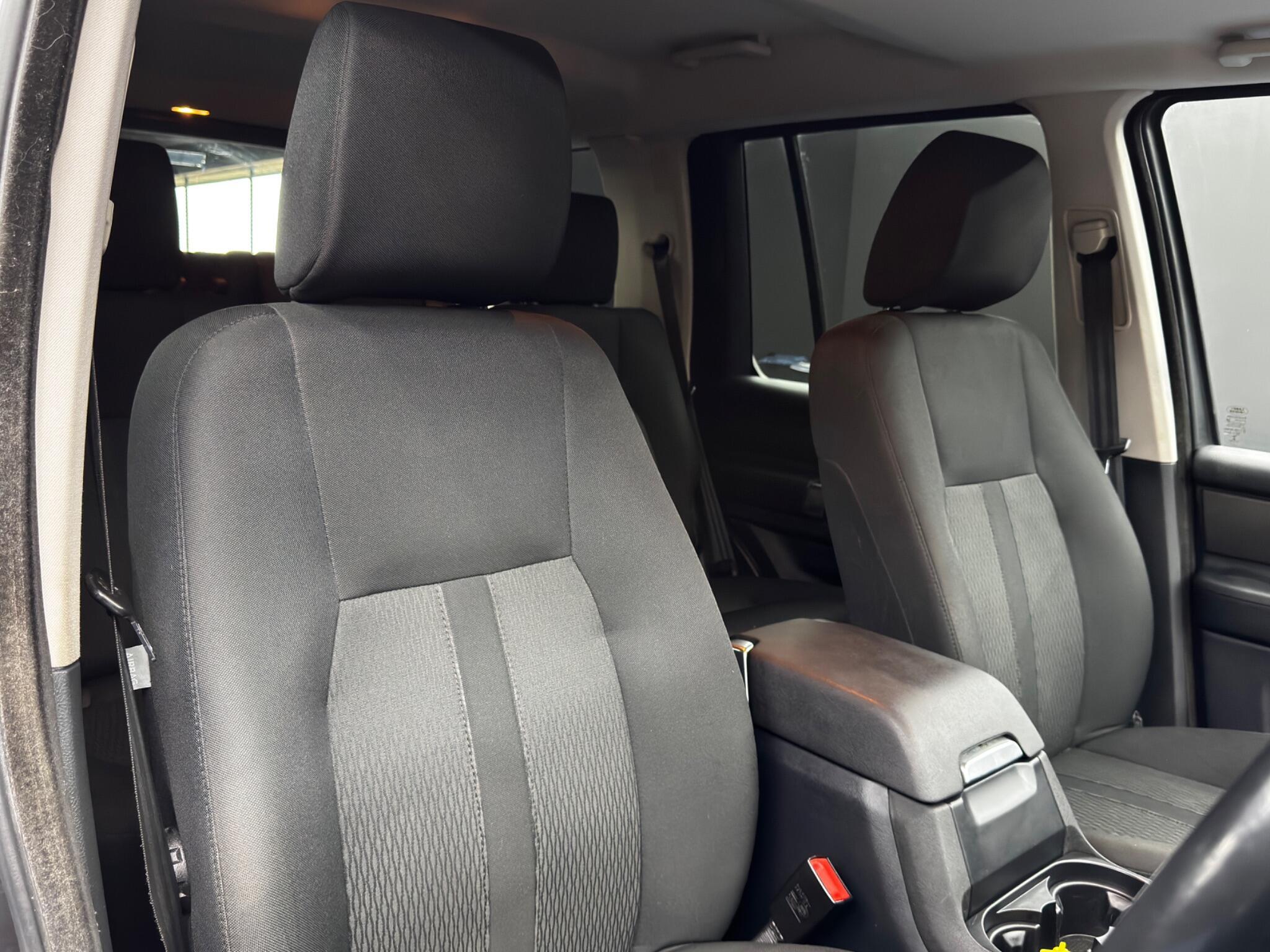 Land Rover DISCOVERY 4 - Image 12