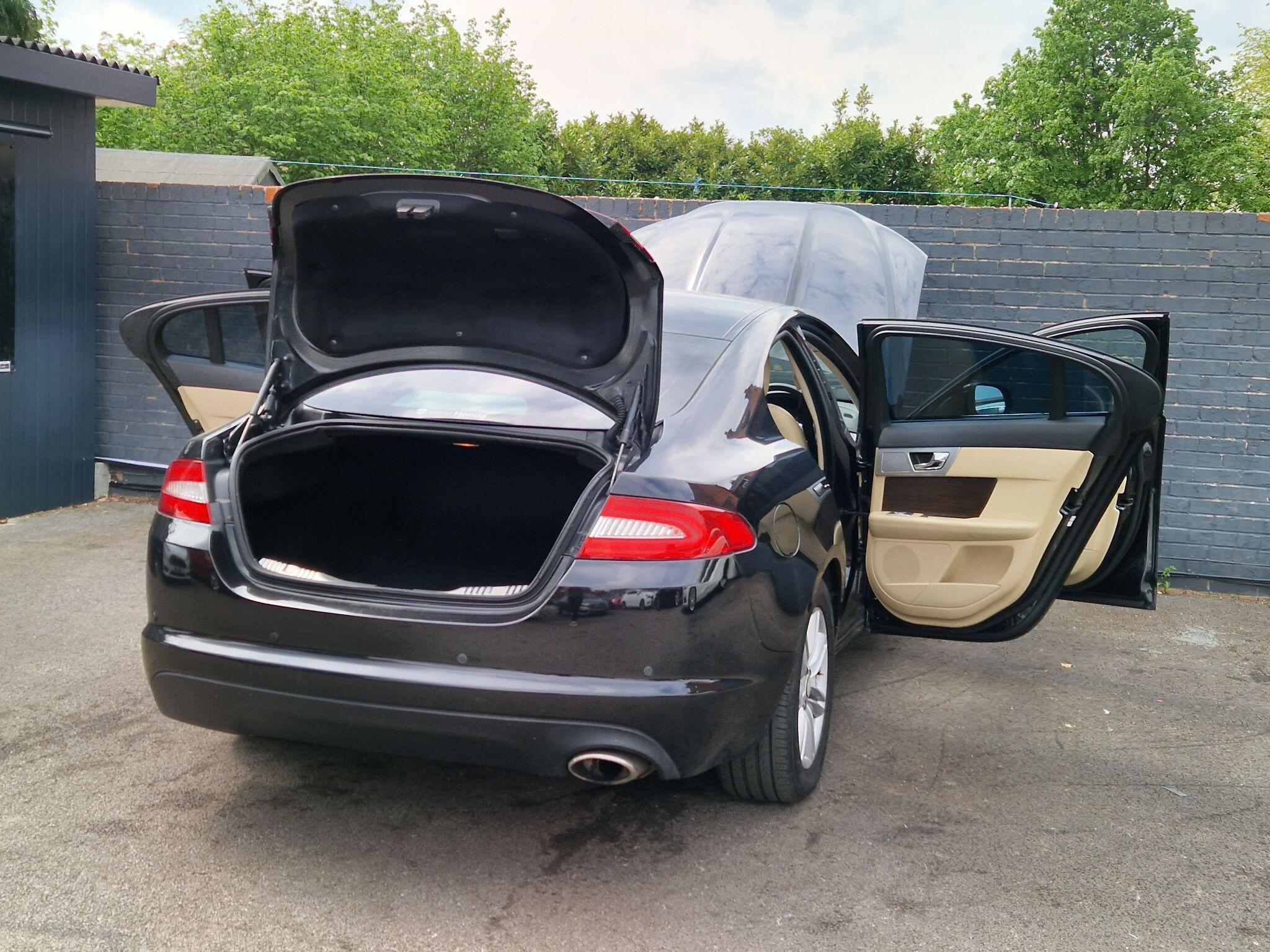 Jaguar XF - Image 21