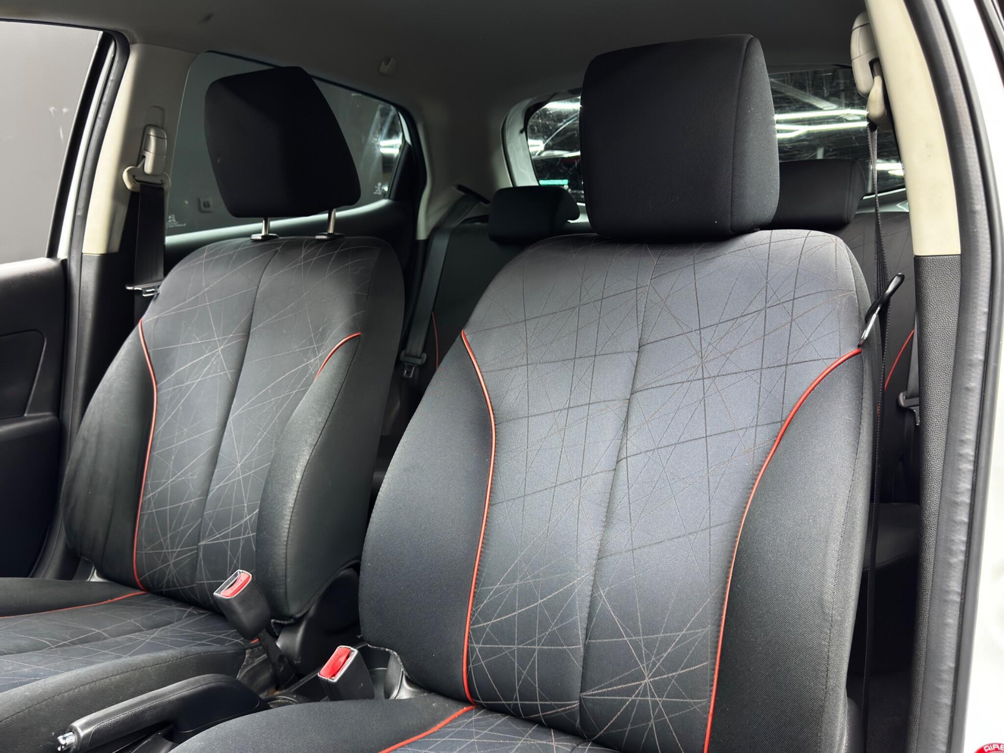 Mazda MAZDA2 - Image 13