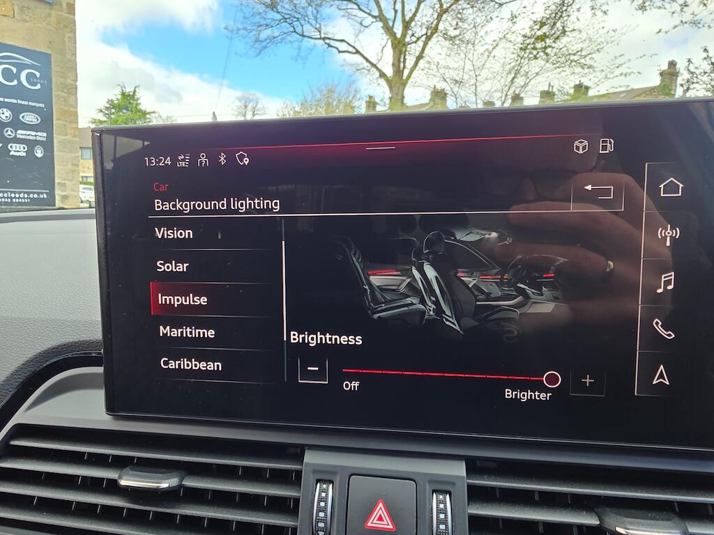 Audi SQ5 - Image 49