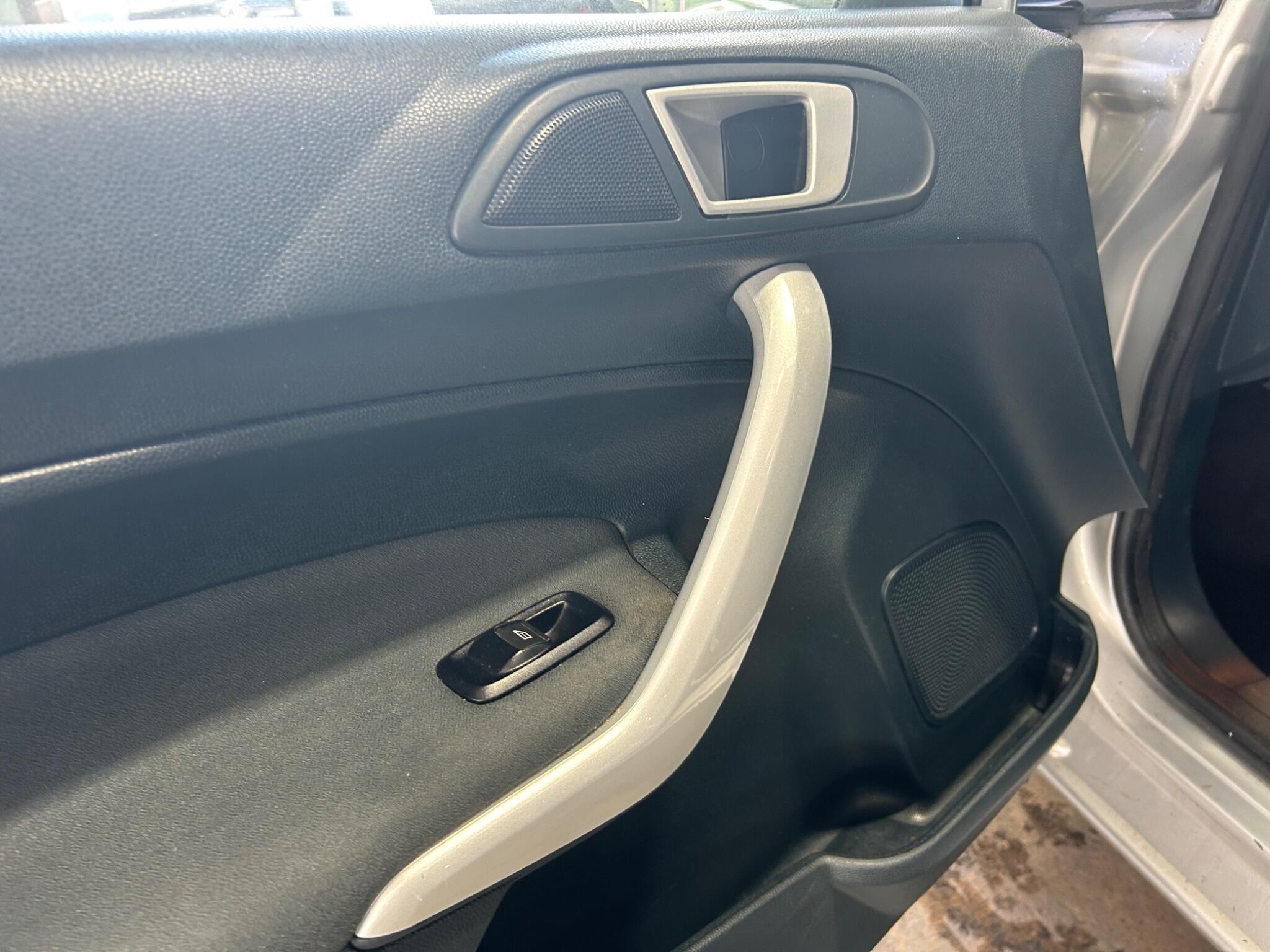 Ford Fiesta - Image 17