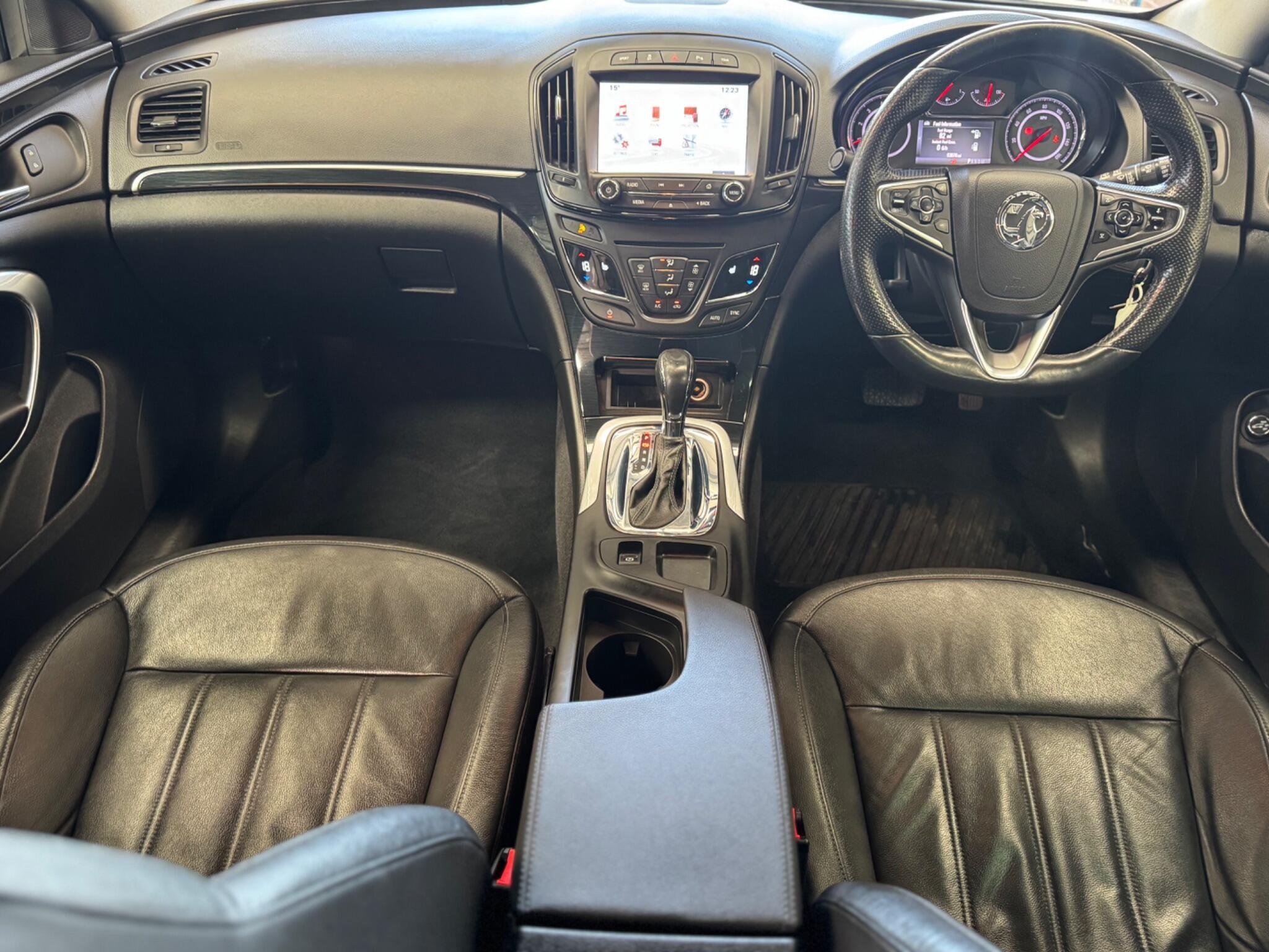 Vauxhall Insignia - Image 11