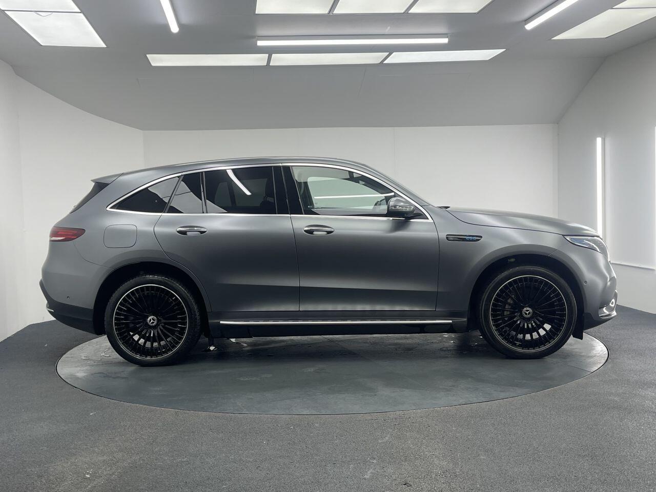 Mercedes Eqc - Image 28