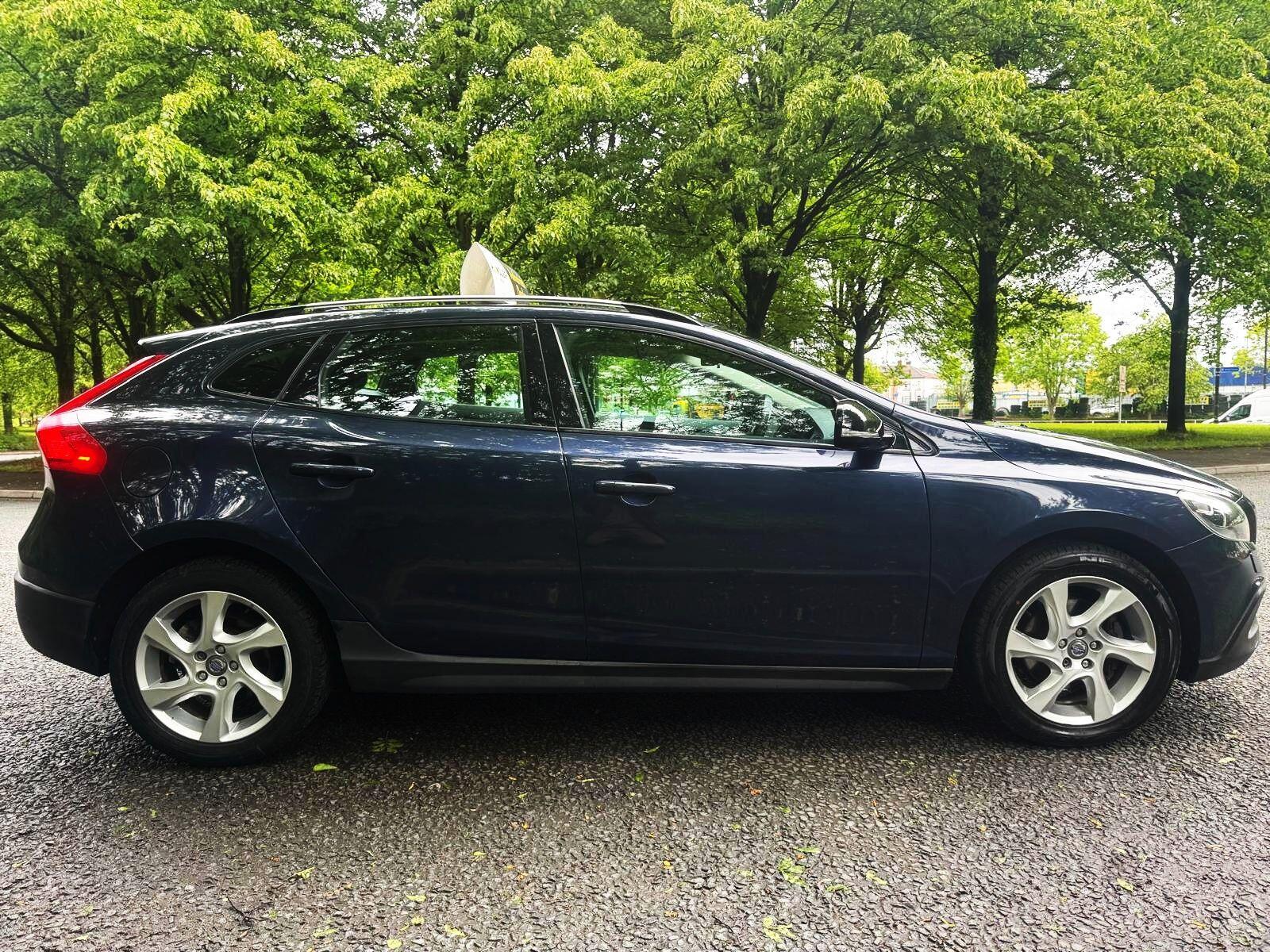 Volvo V40 CROSS COUNTRY - Image 8