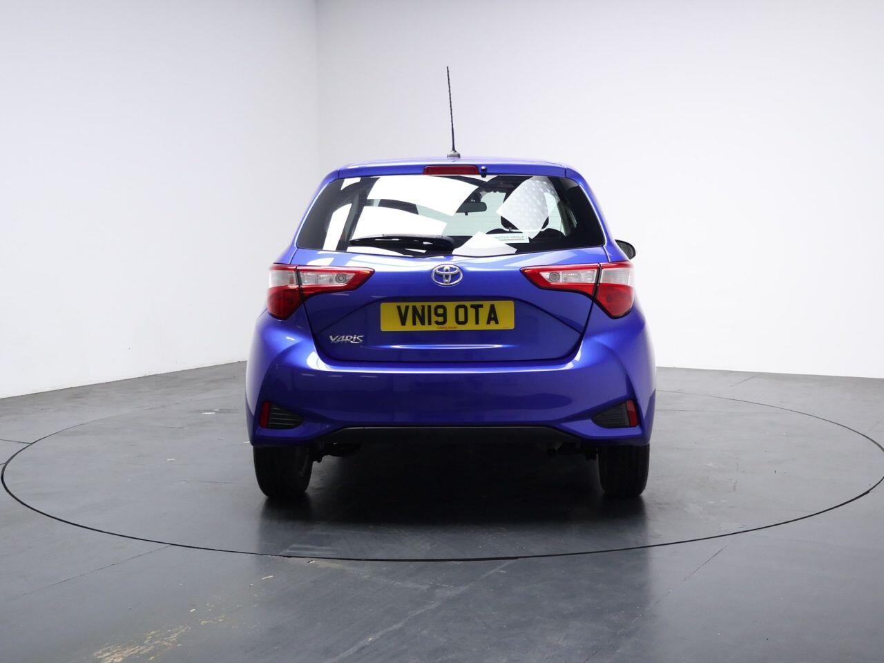 Toyota Yaris - Image 11