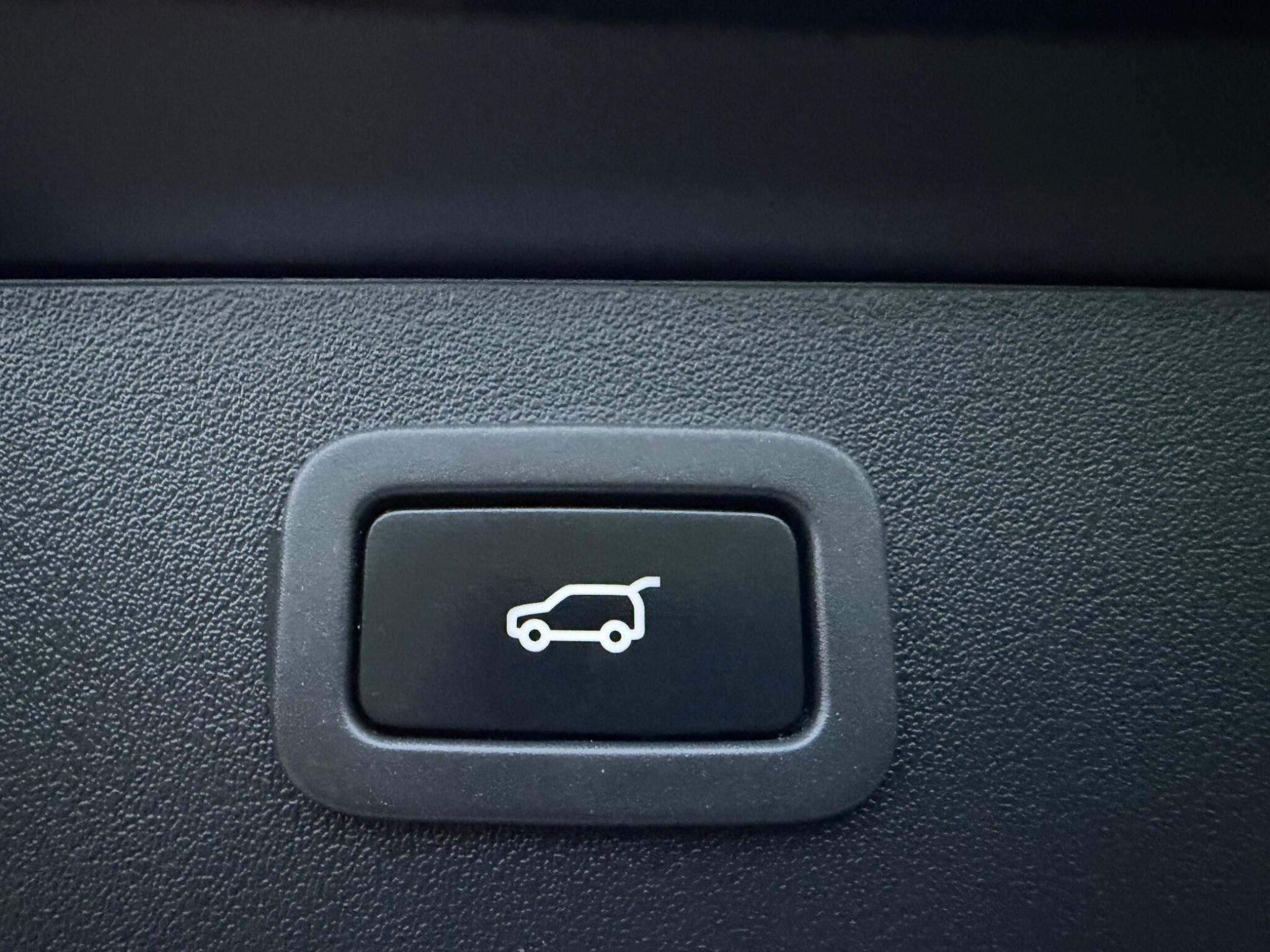 Jaguar XF - Image 17