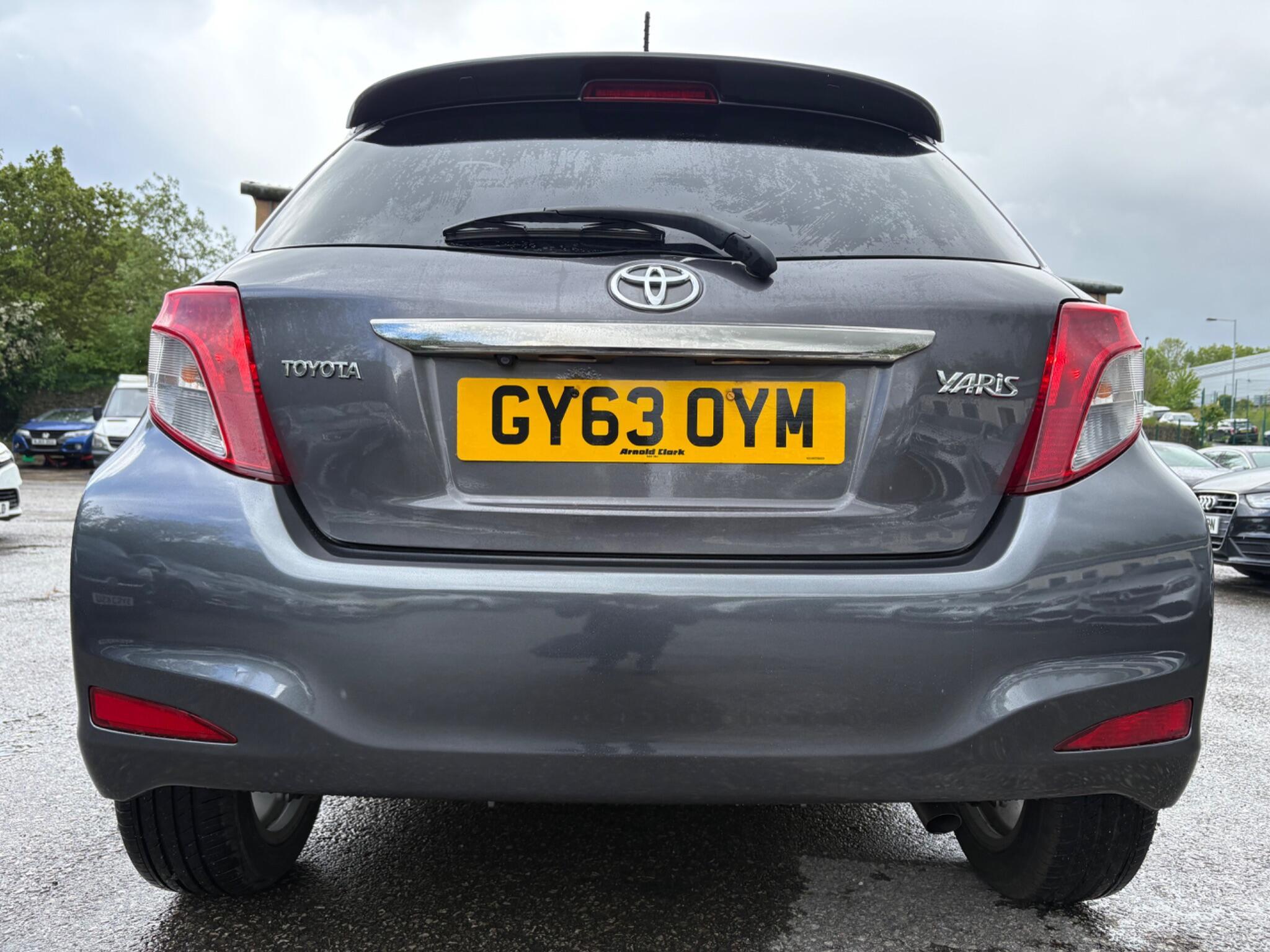 Toyota Yaris - Image 17