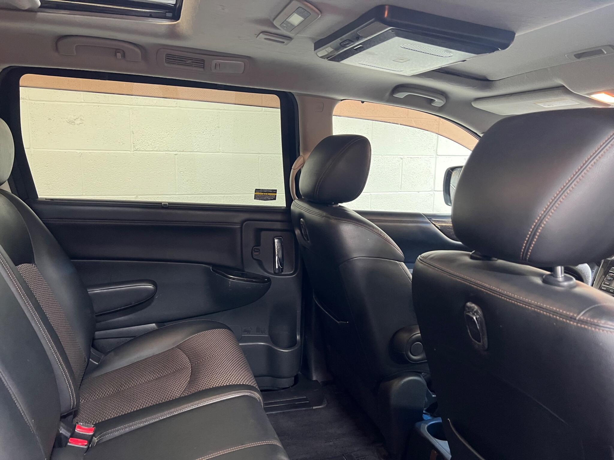 Nissan Elgrand - Image 14