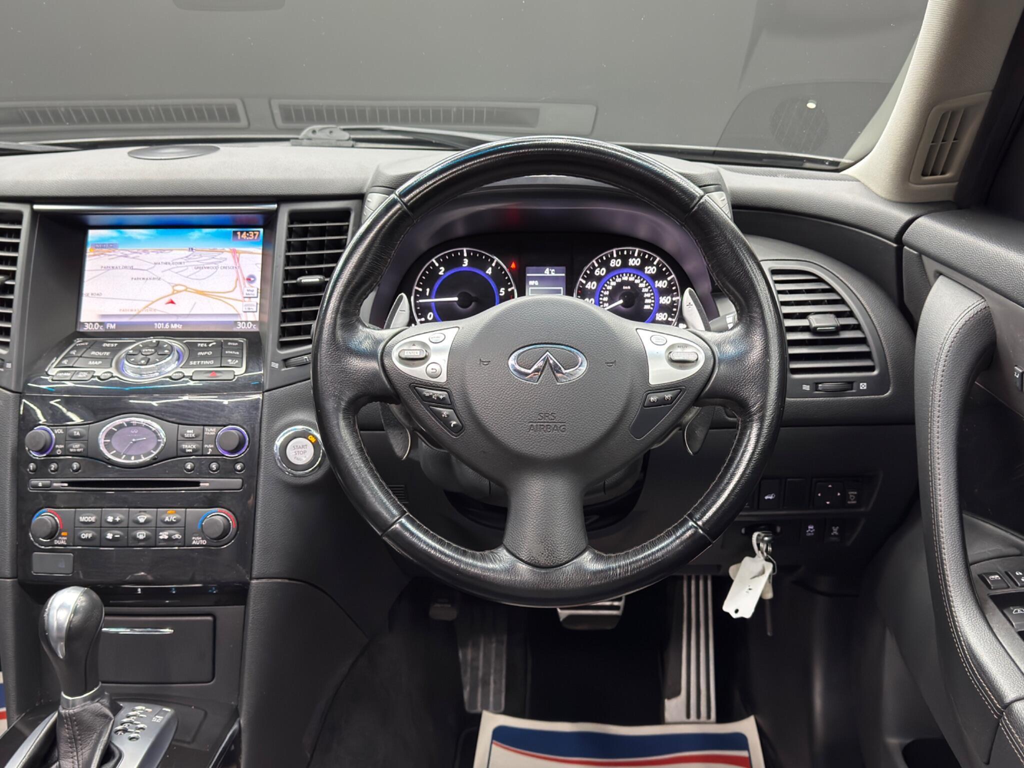 Infiniti QX70 - Image 18
