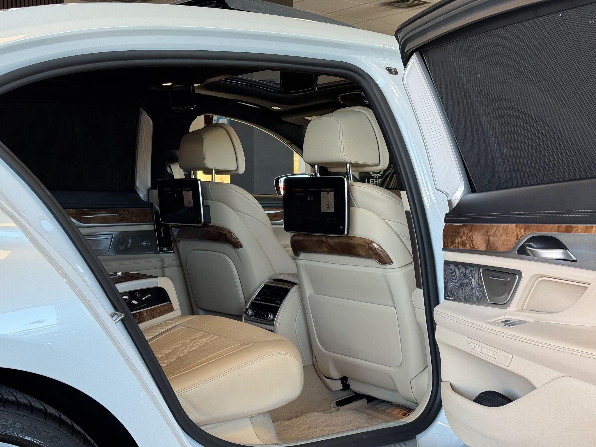 BMW 7 Series - Image 27