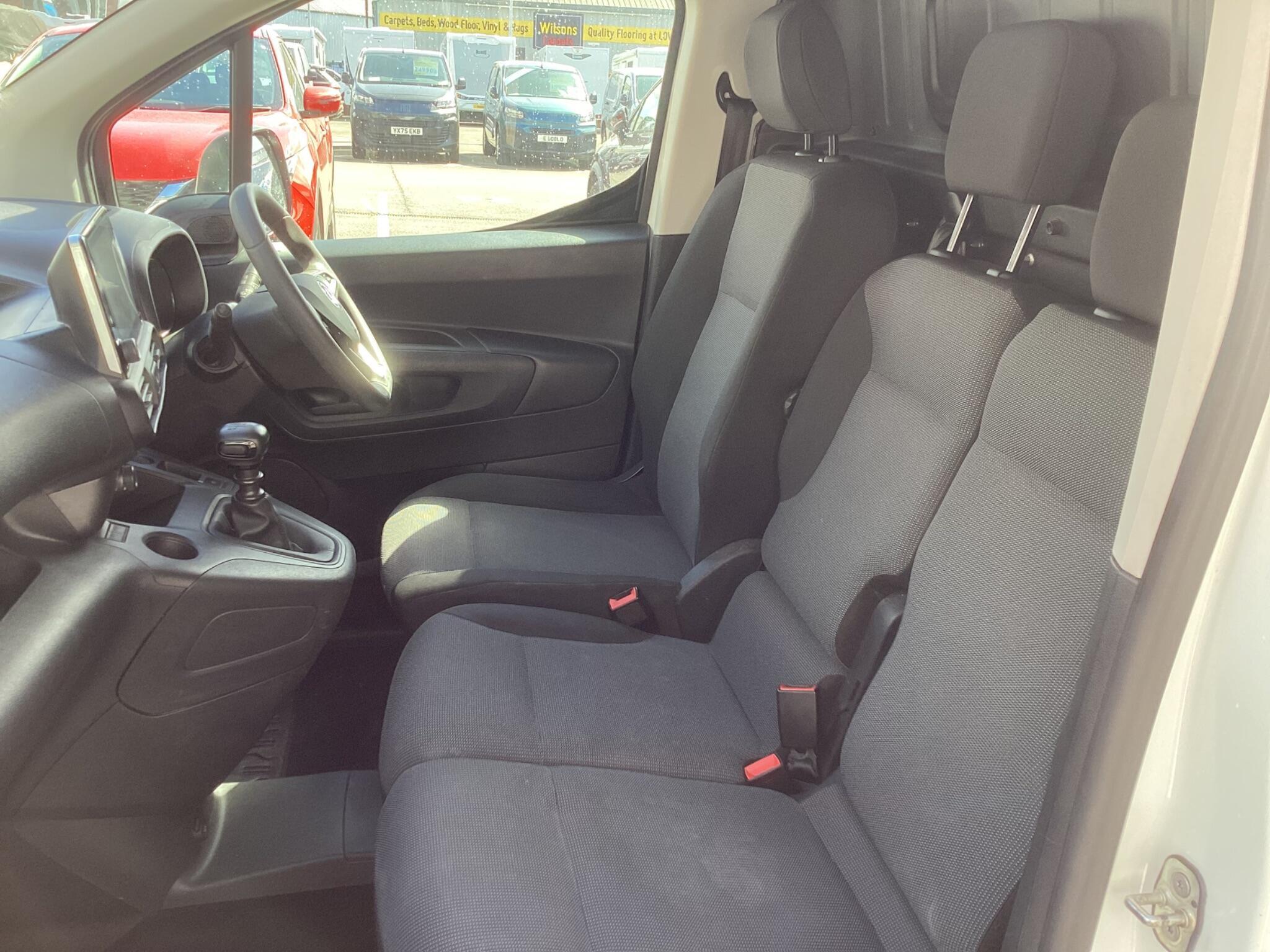 Vauxhall Combo - Image 16