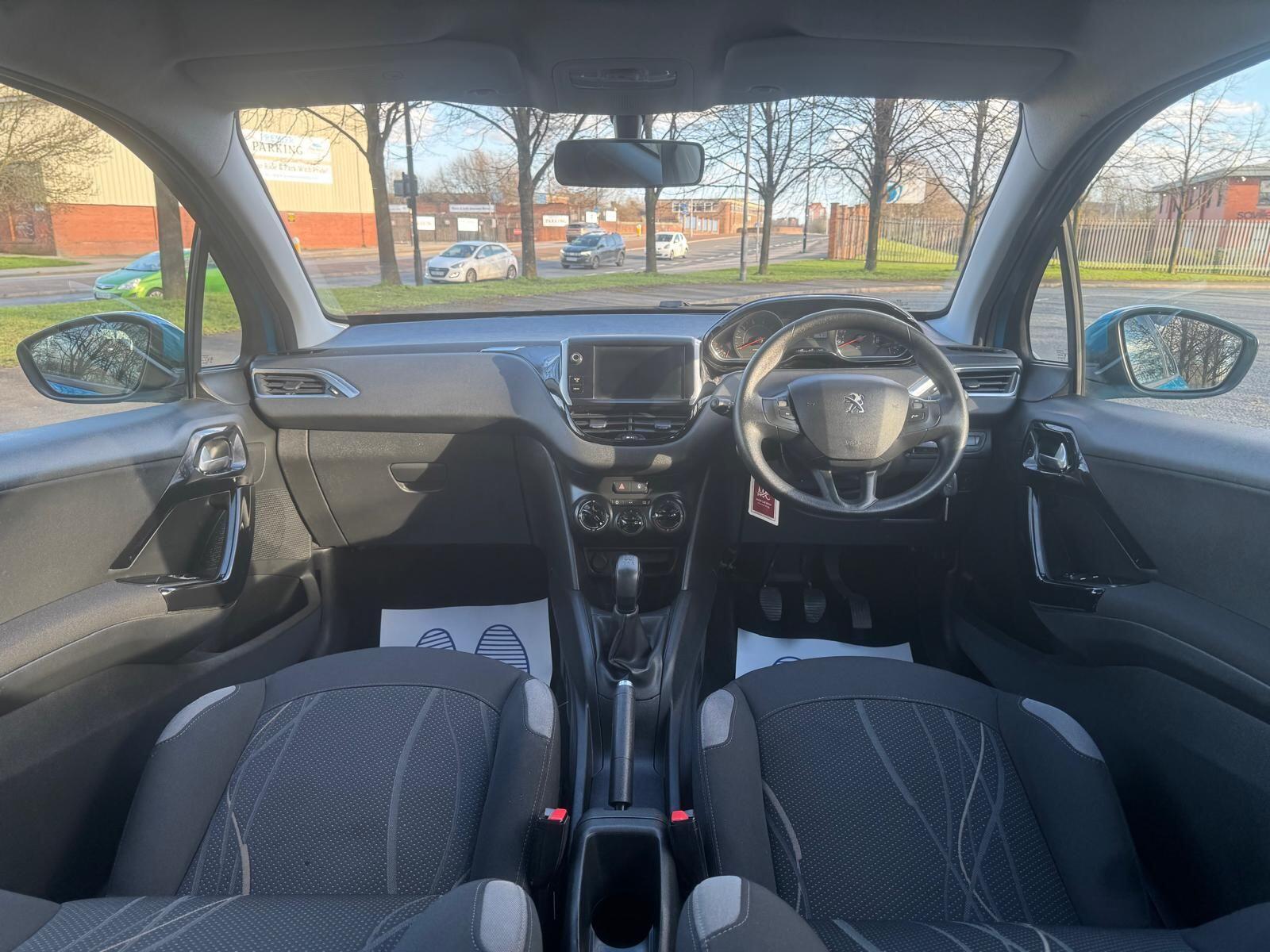 Peugeot 208 - Image 13