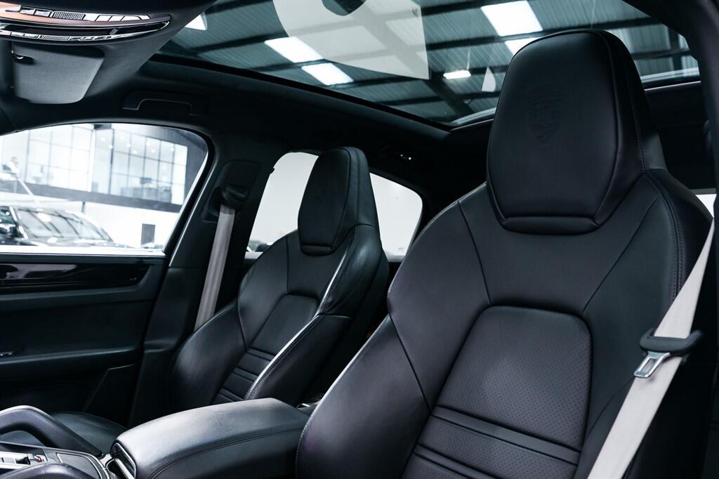 Porsche Cayenne - Image 17