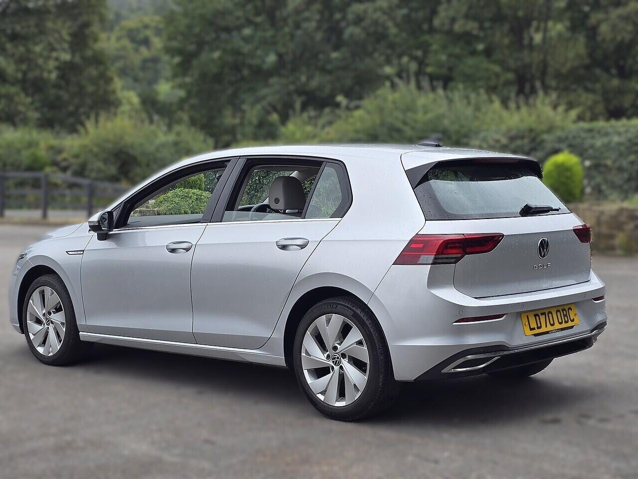 Volkswagen Golf - Image 19