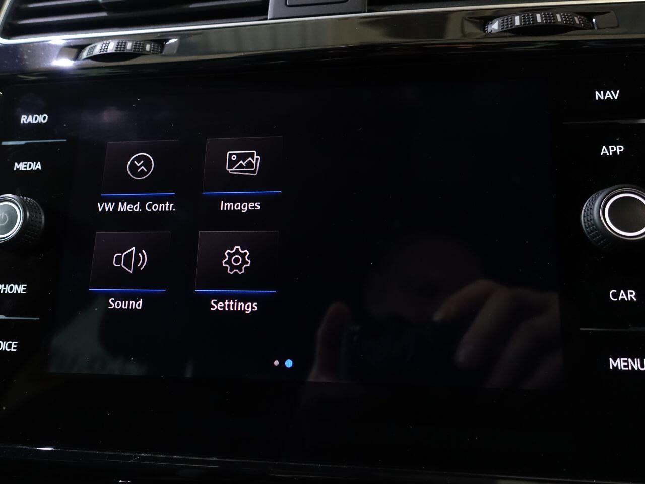 Volkswagen Golf - Image 33